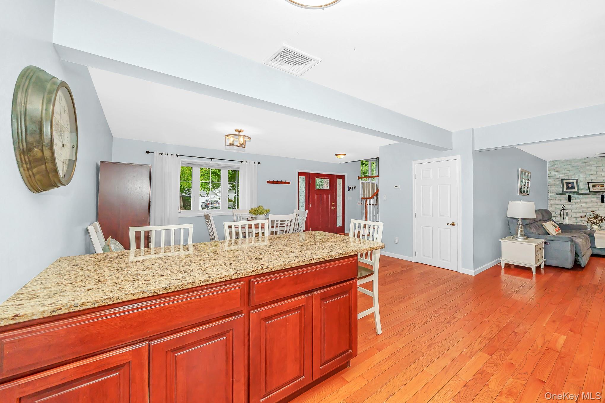 1675 Cornelius Avenue — photo 4