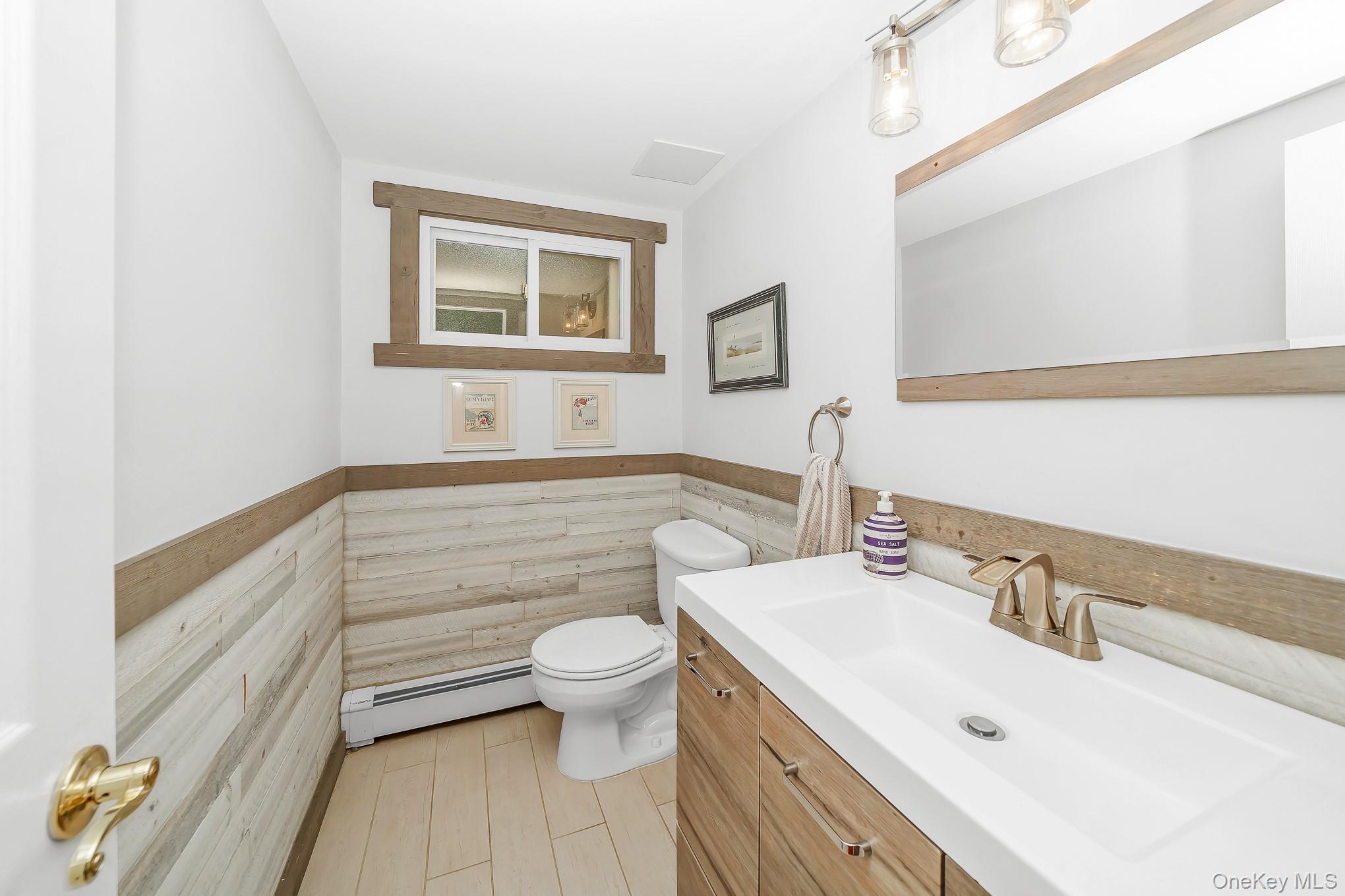 1675 Cornelius Avenue — photo 8