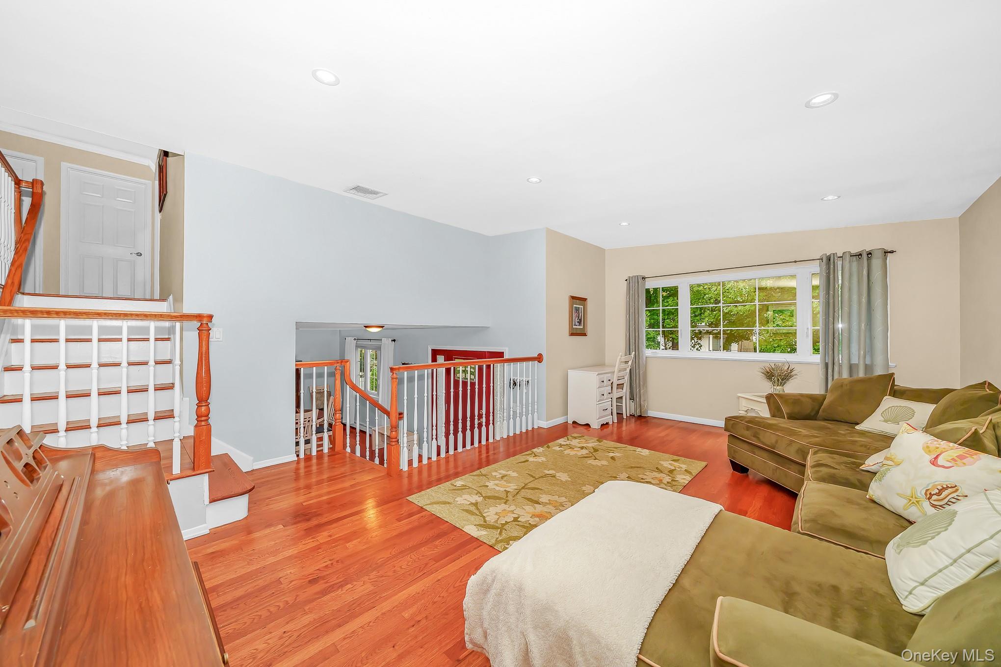 1675 Cornelius Avenue — photo 10