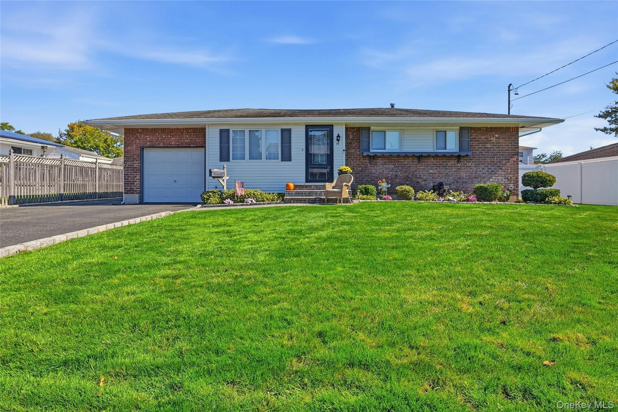 71 14th Street, Deer Park