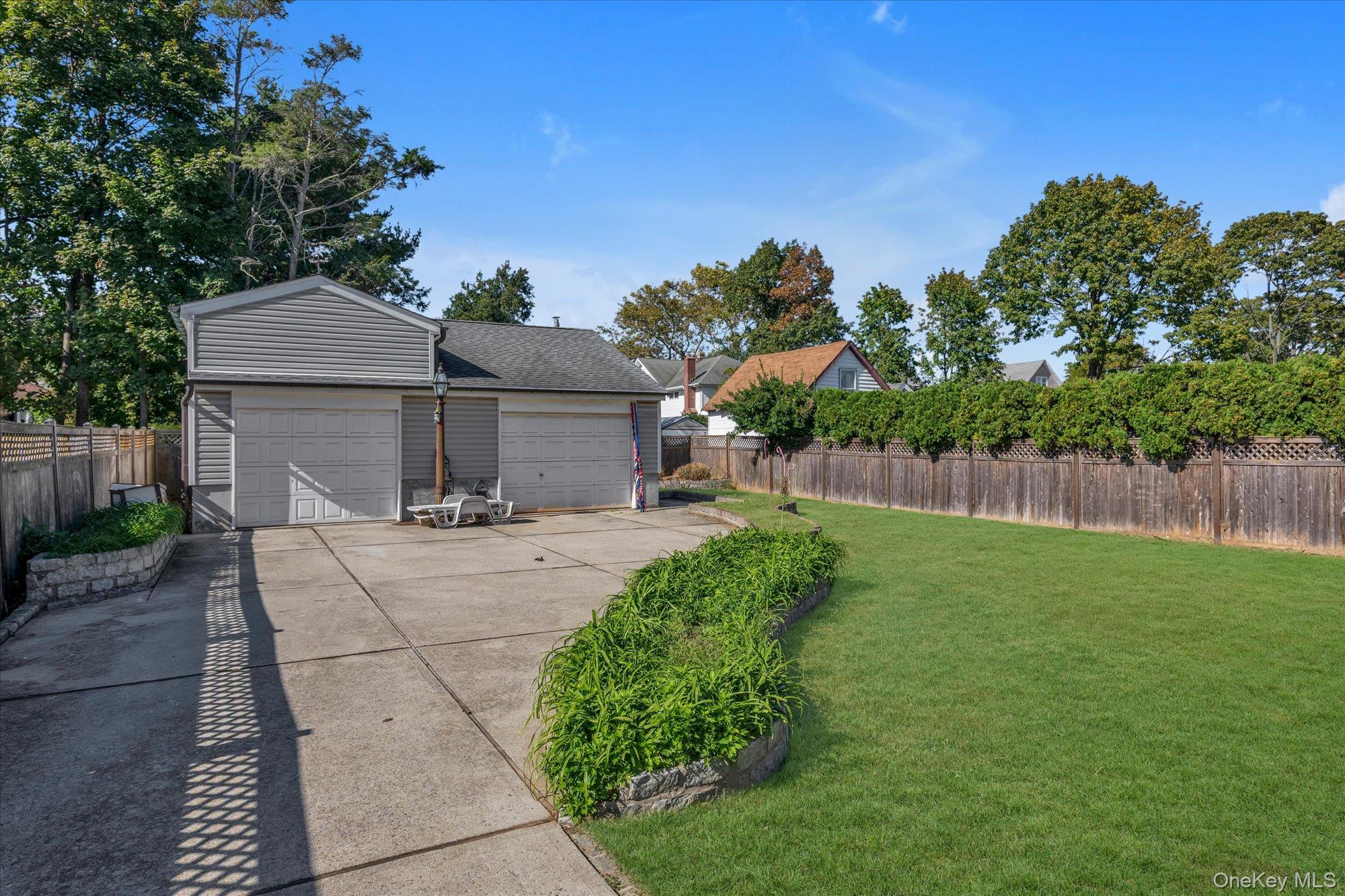 45 Carman Avenue — photo 4