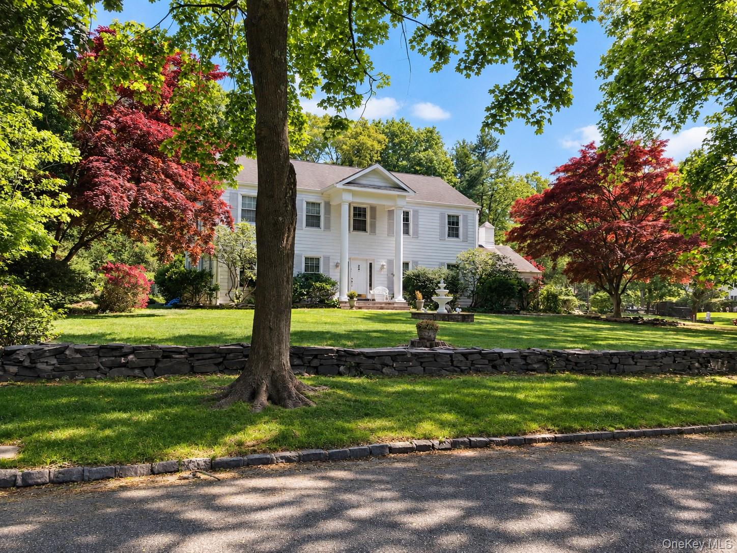 2 Three Pond Road, Smithtown
