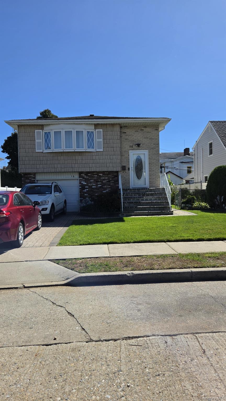 16 Angevine Avenue, Hempstead