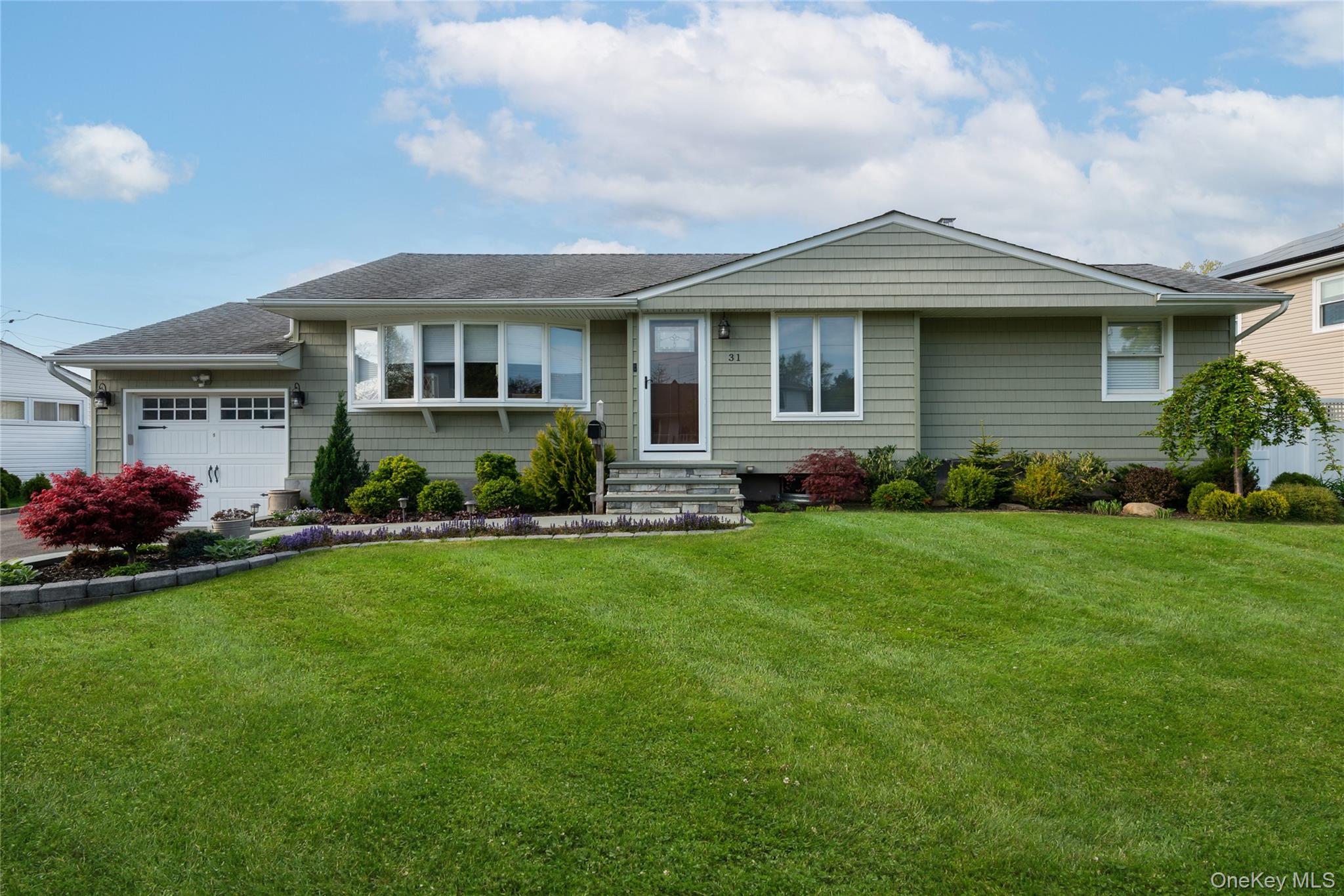 31 Garden Circle, Syosset
