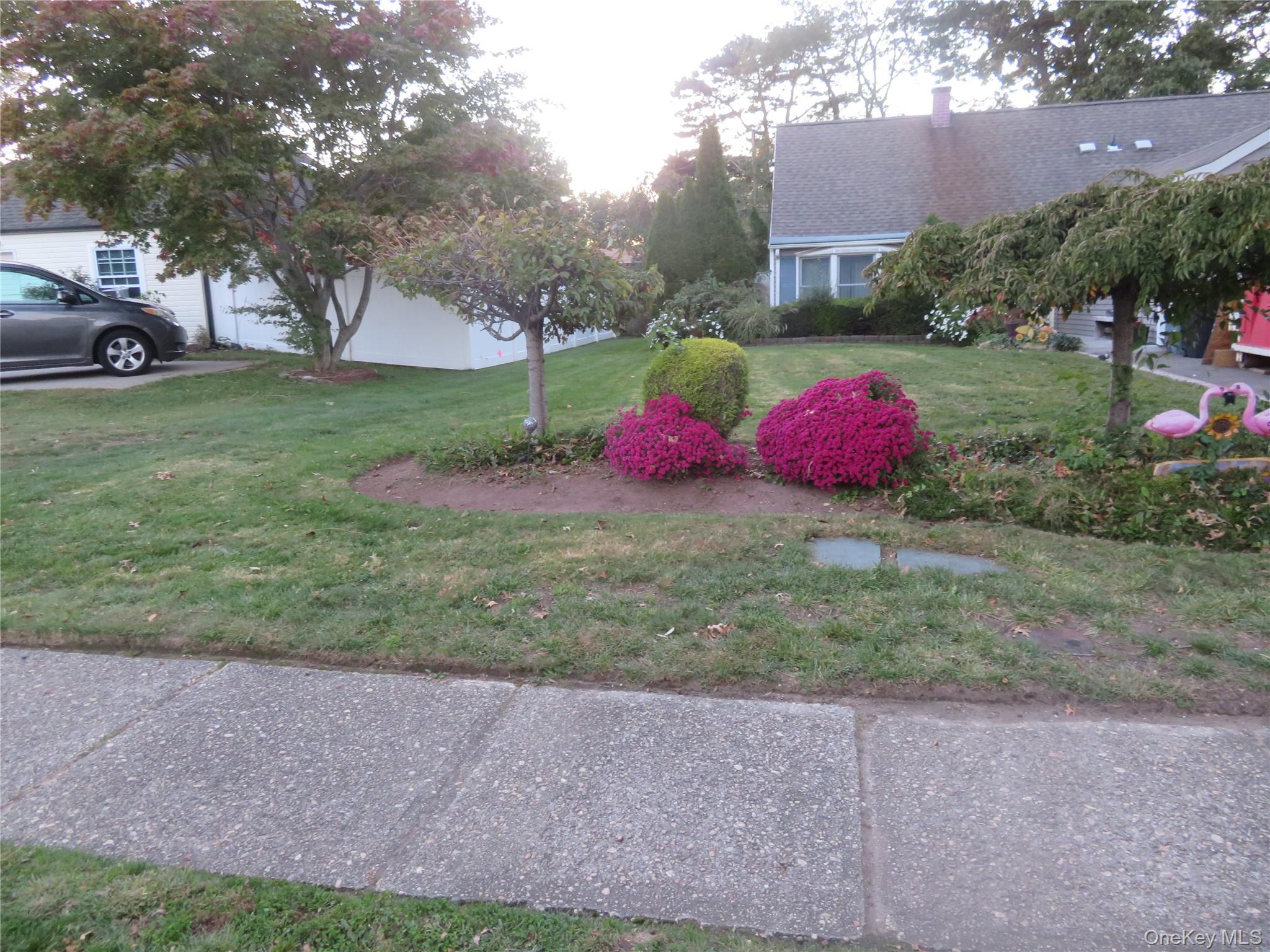 92 Split Cedar Drive, Islandia