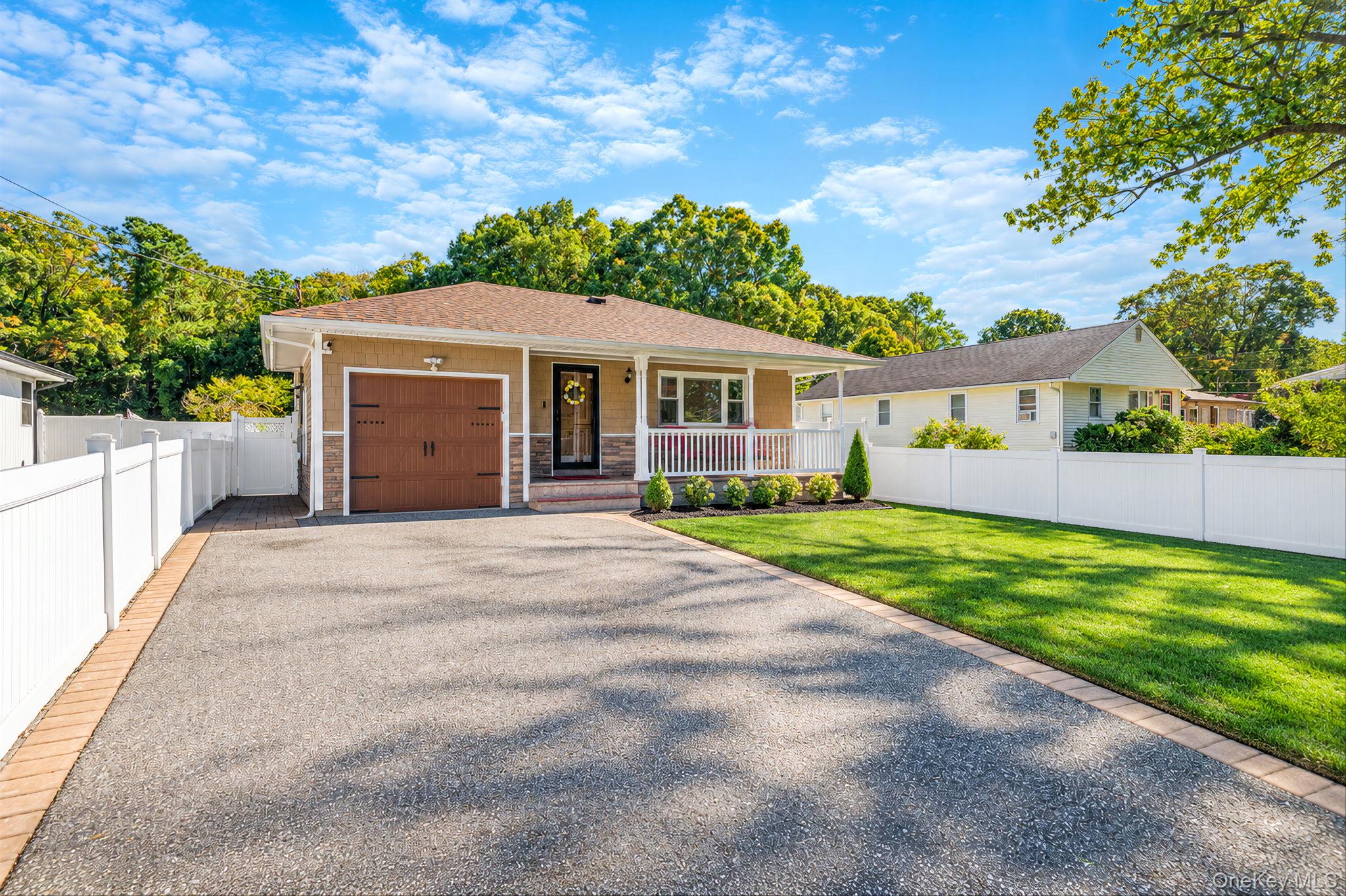177 Evergreen Drive, Selden