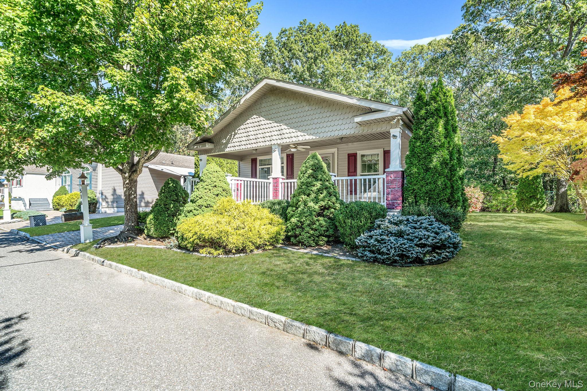1661 Old Country Road #516, Riverhead