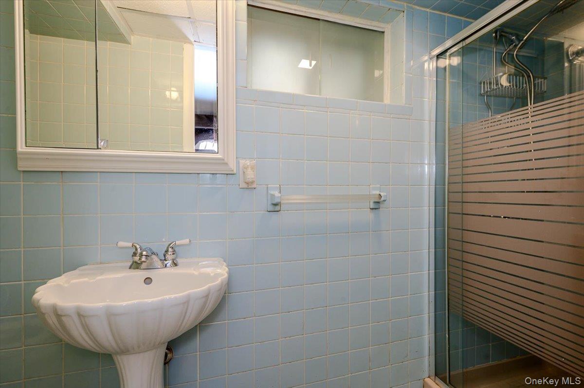 3855 Douglaston Parkway — photo 17