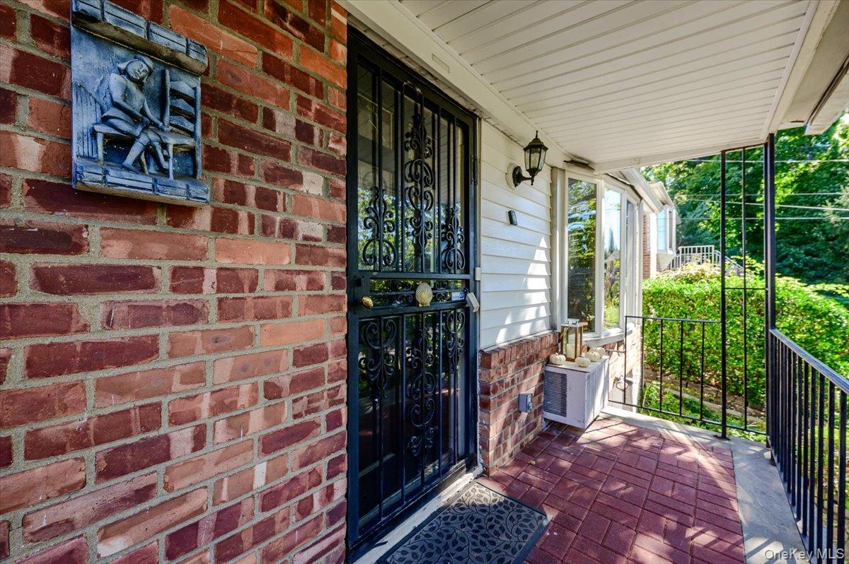 3855 Douglaston Parkway — photo 3