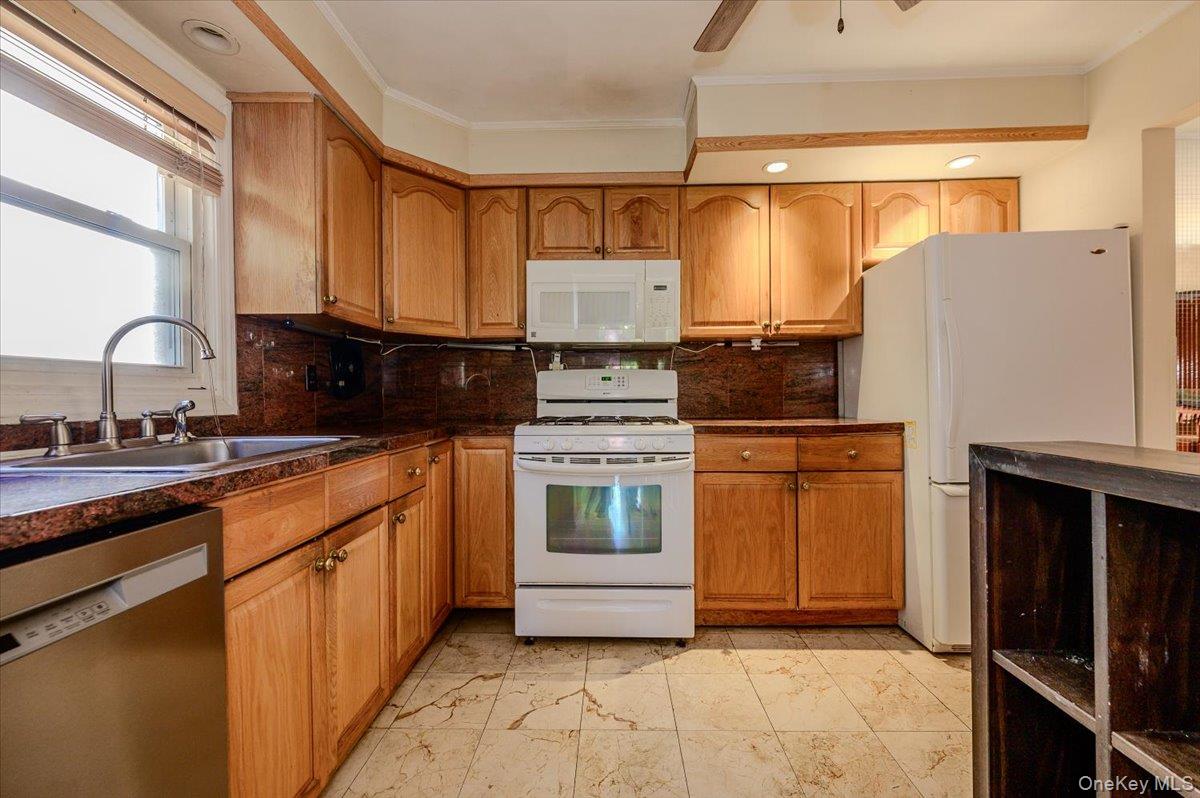 3855 Douglaston Parkway — photo 9