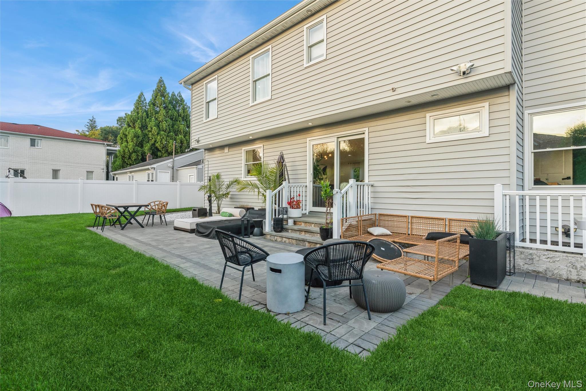 1402 Merrick Avenue — photo 32