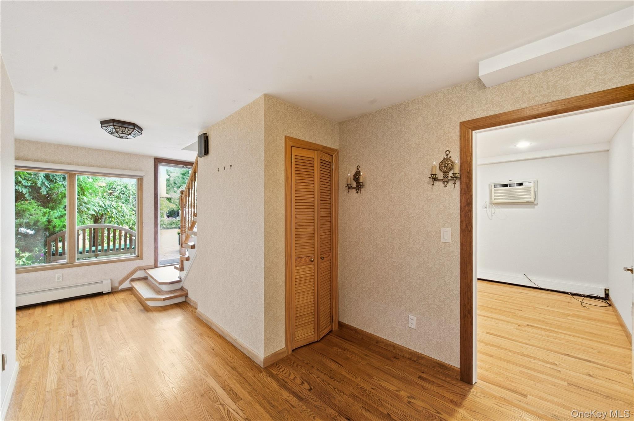 2554 Linden Lane — photo 4