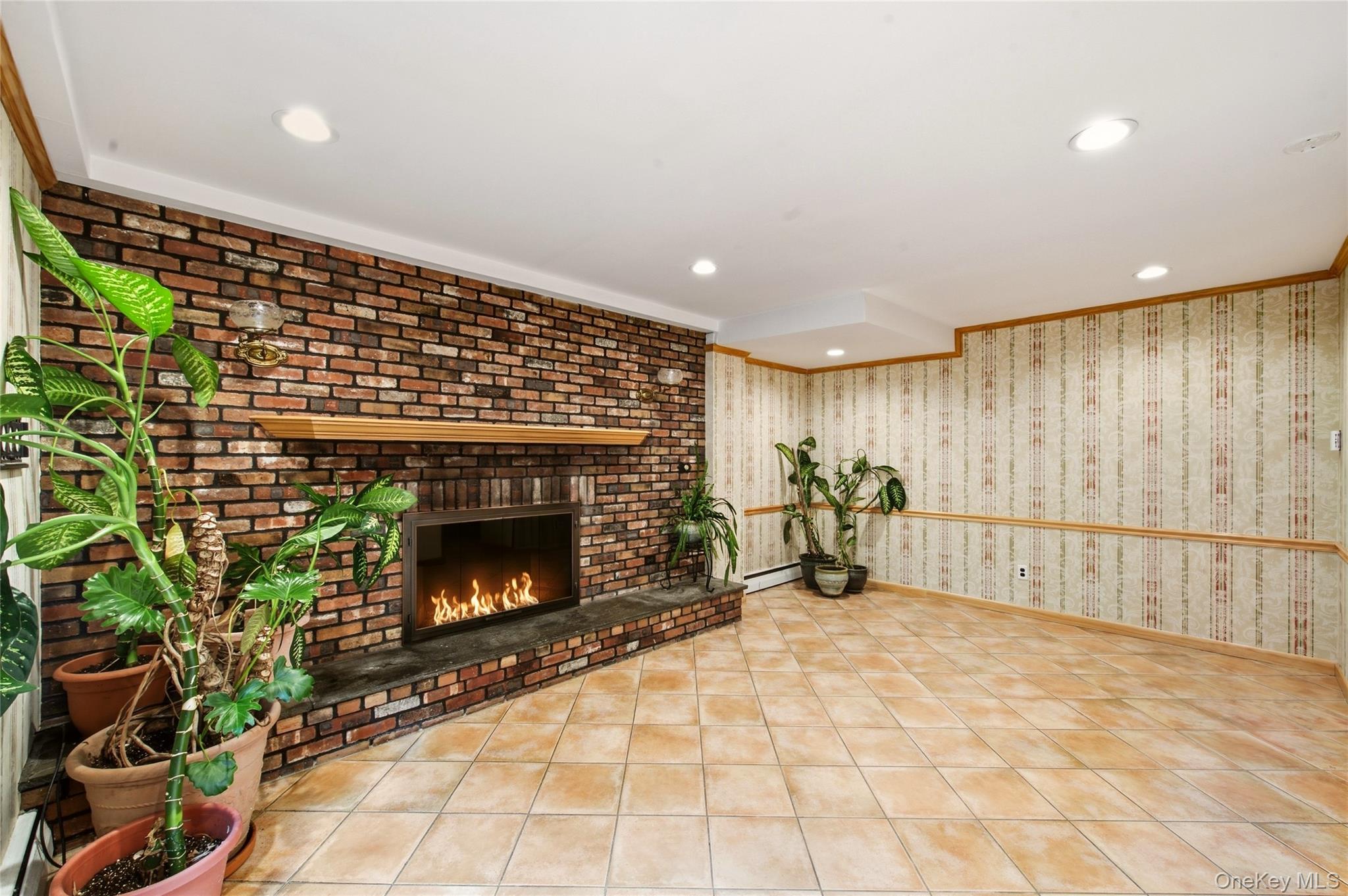 2554 Linden Lane — photo 8
