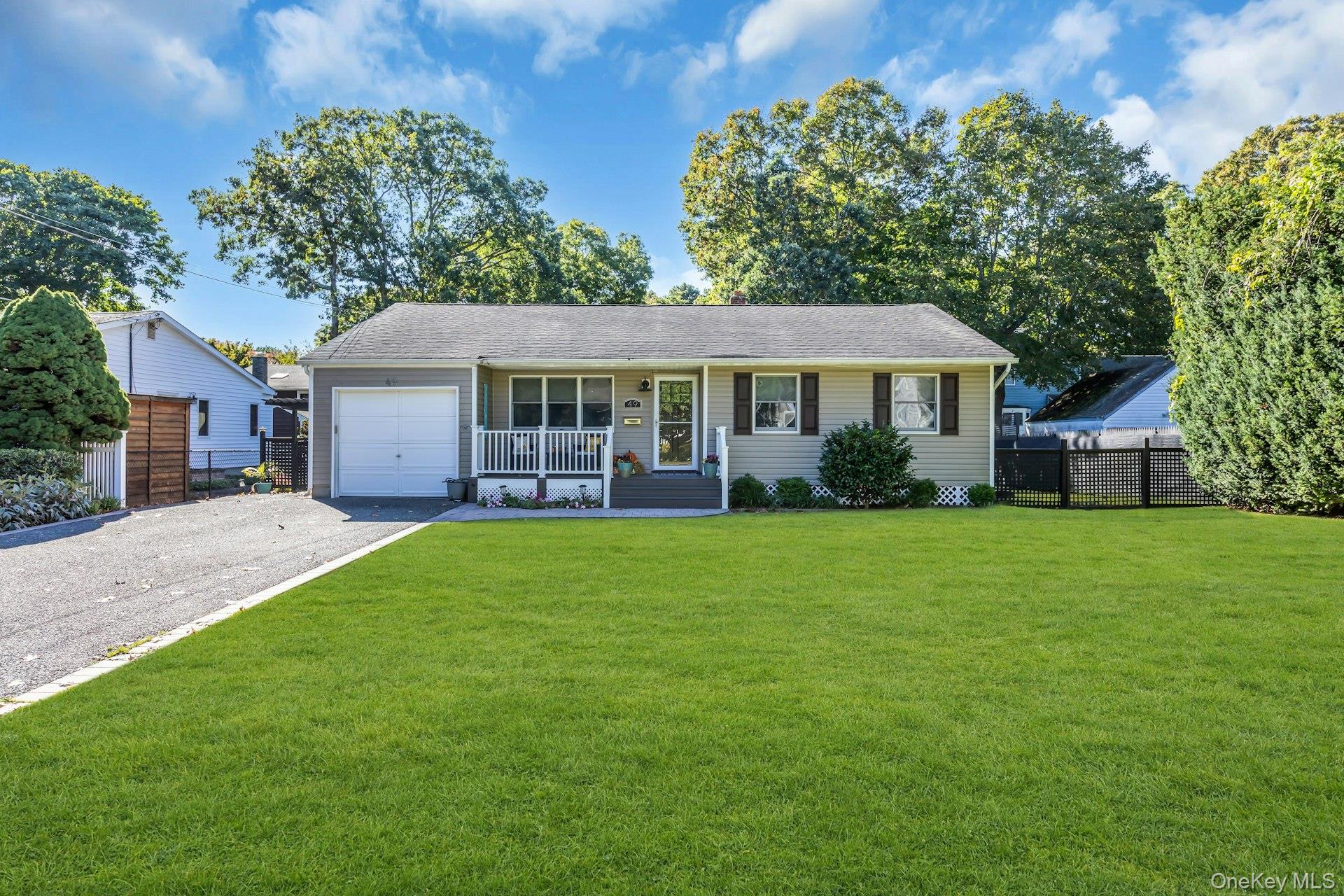 49 Muriel Place, West Sayville
