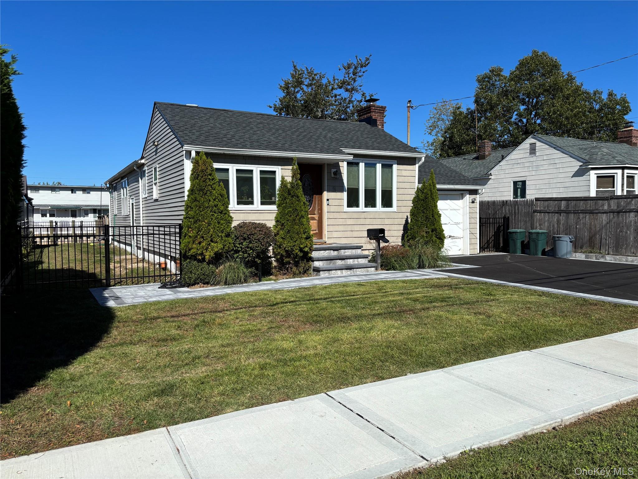 5 Barry Road, Amity Harbor