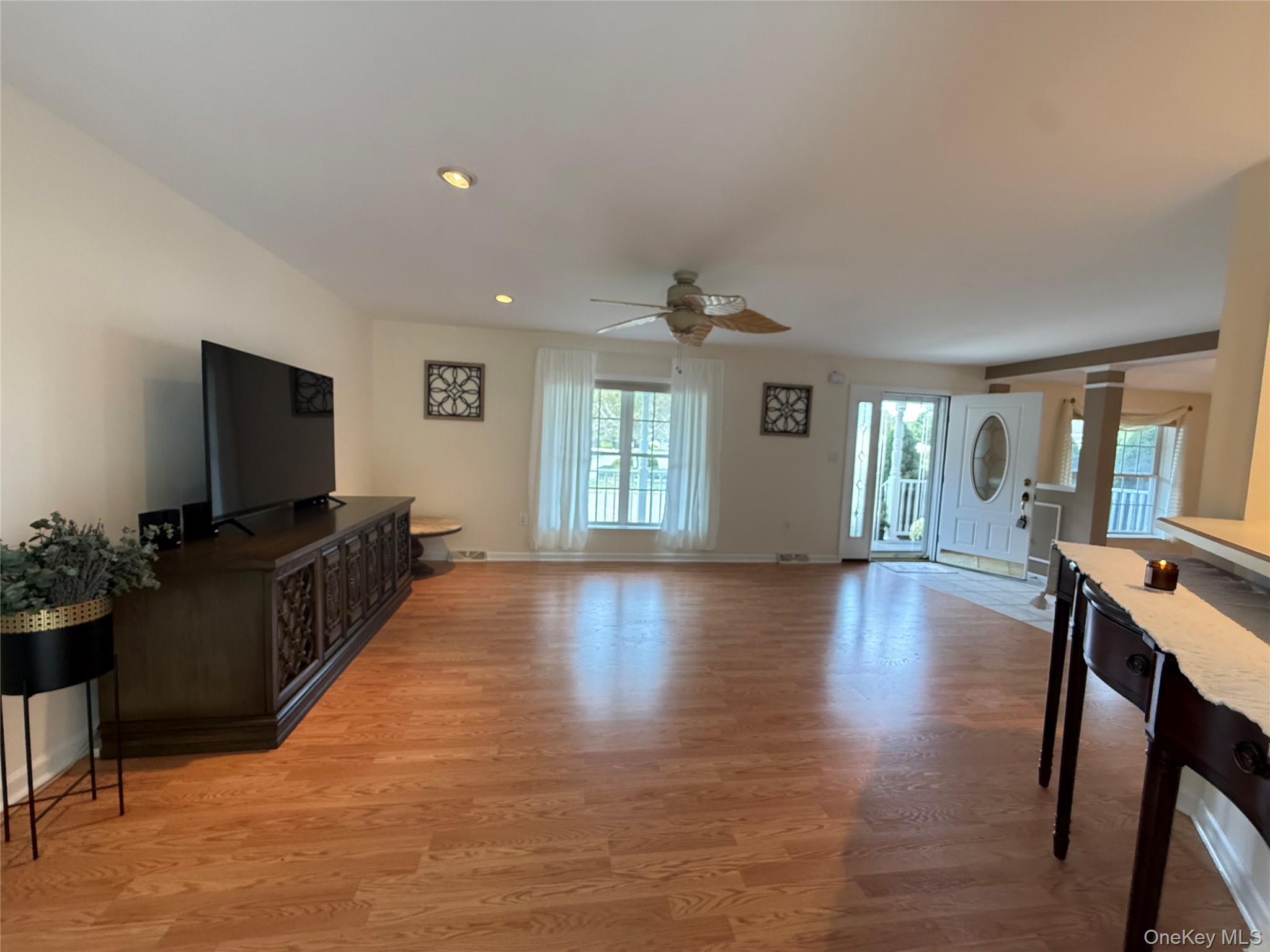 1407 Middle Road #271, Calverton