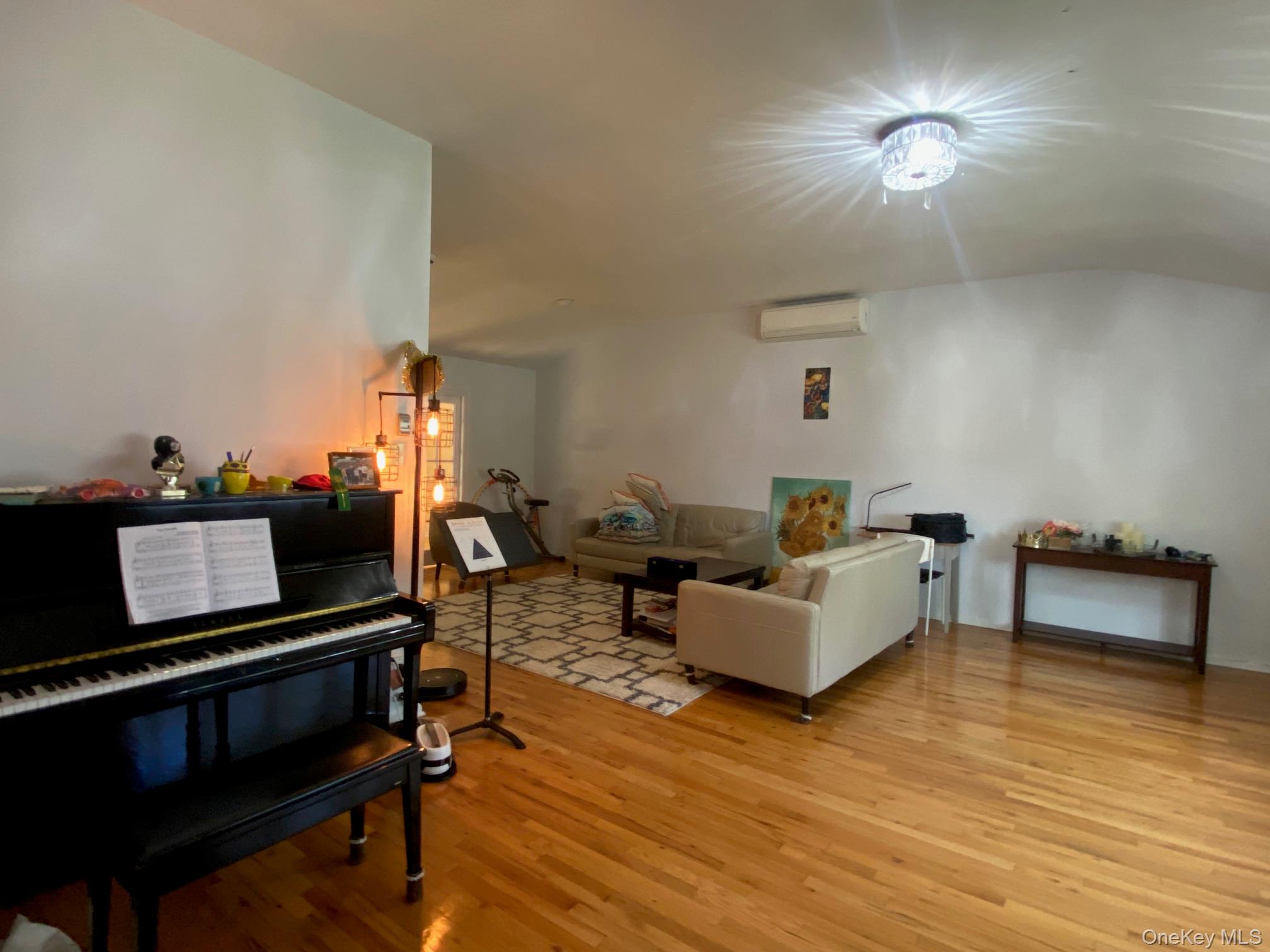 12 Russell Woods Road — photo 3
