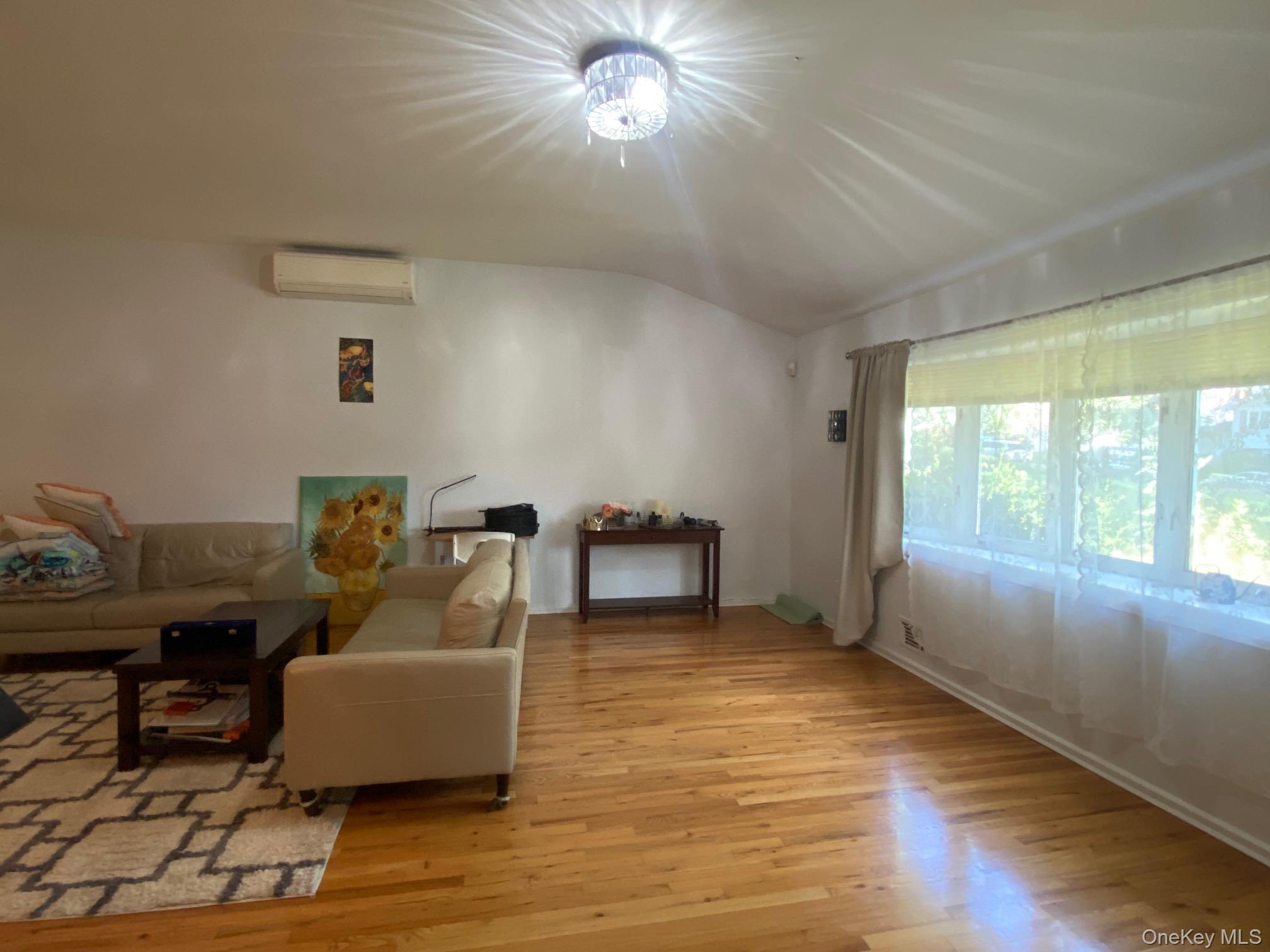 12 Russell Woods Road — photo 4