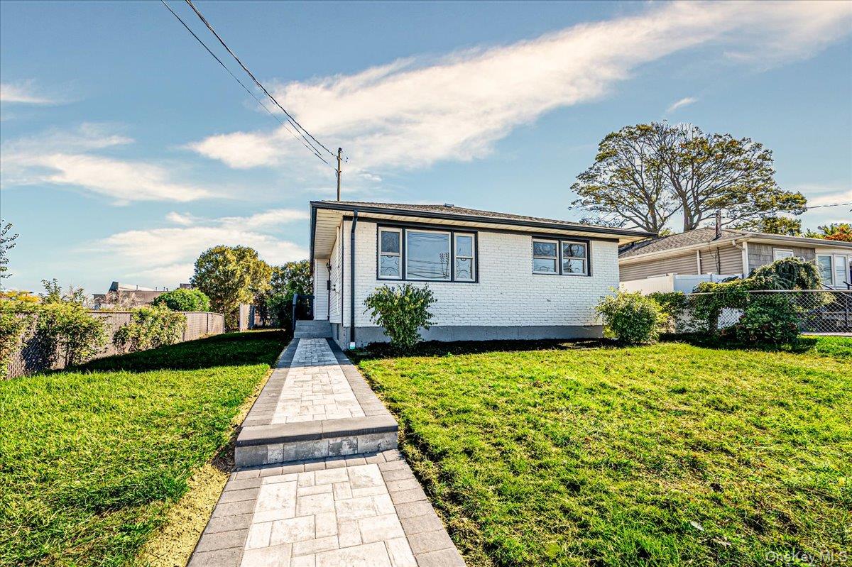 53 1st, Deer Park