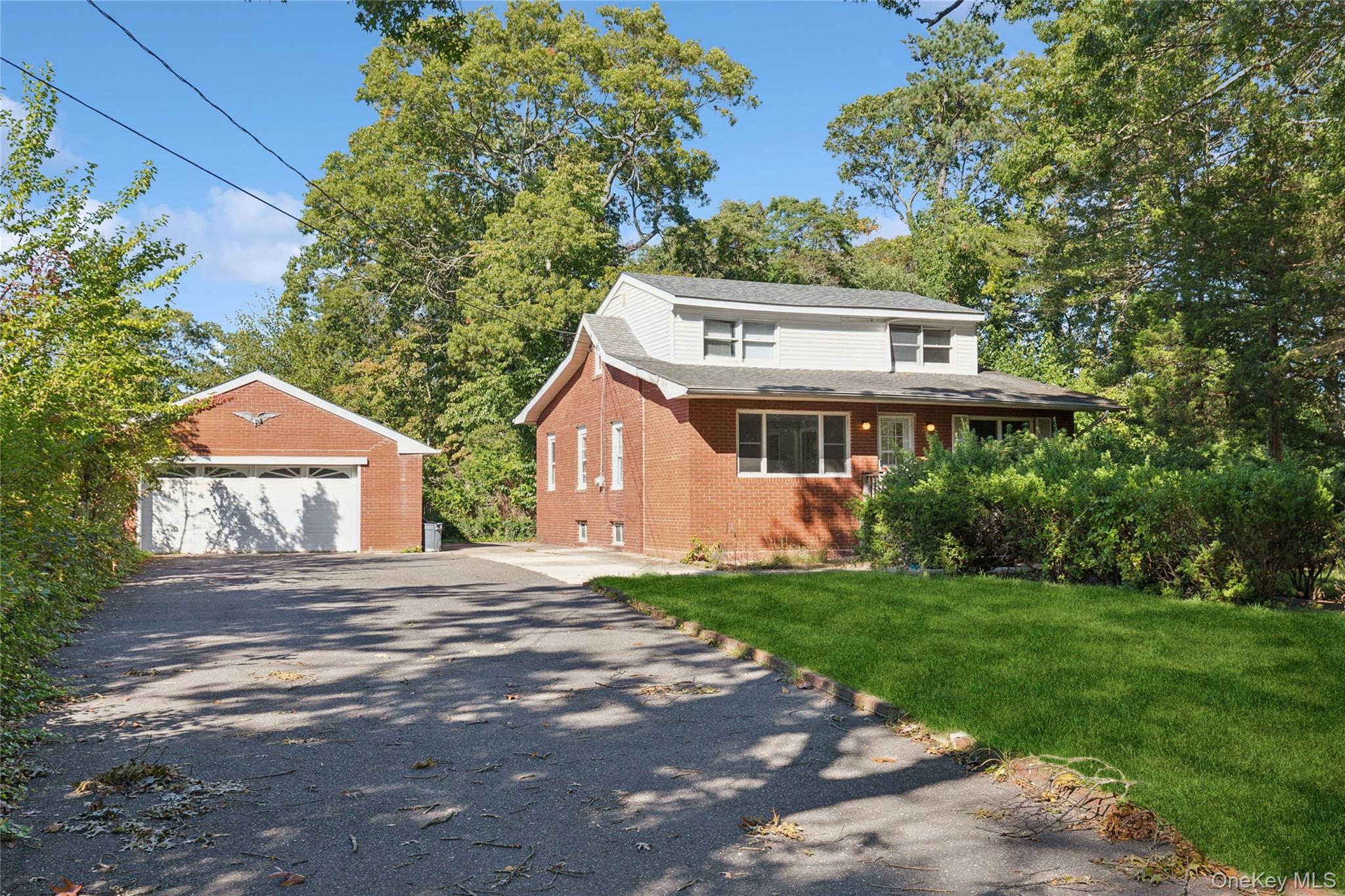 9 Plandome Place, Selden
