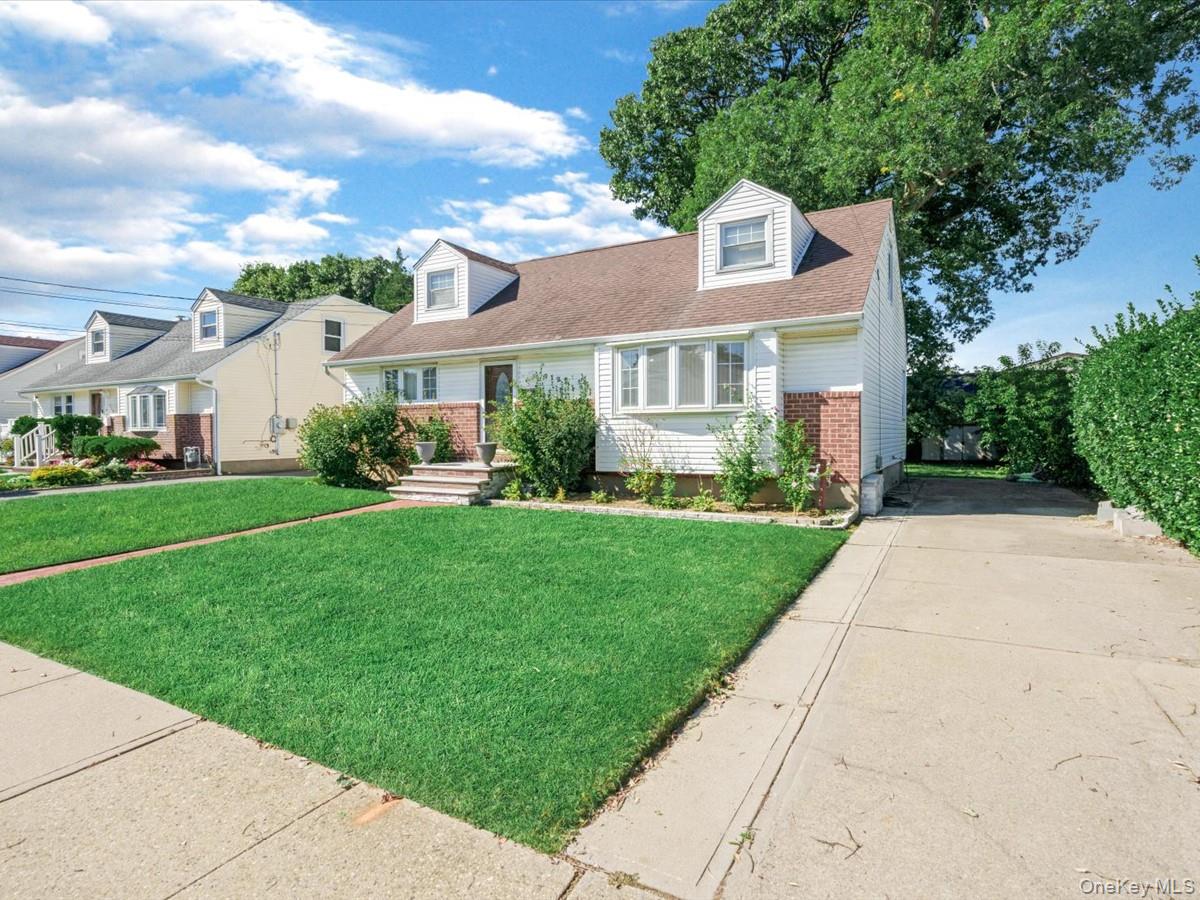 712 Partridge Avenue, West Hempstead