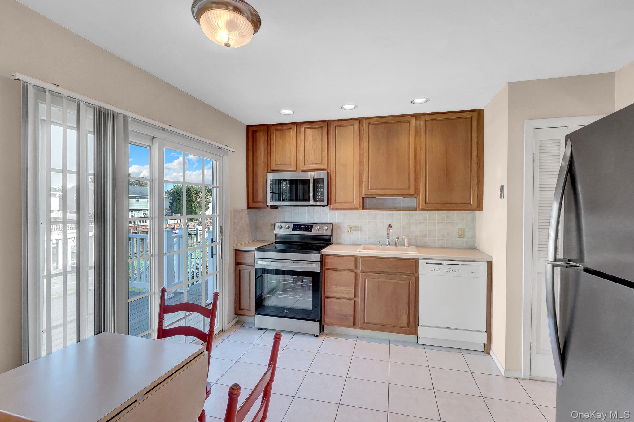 45 Florence Avenue — photo 3