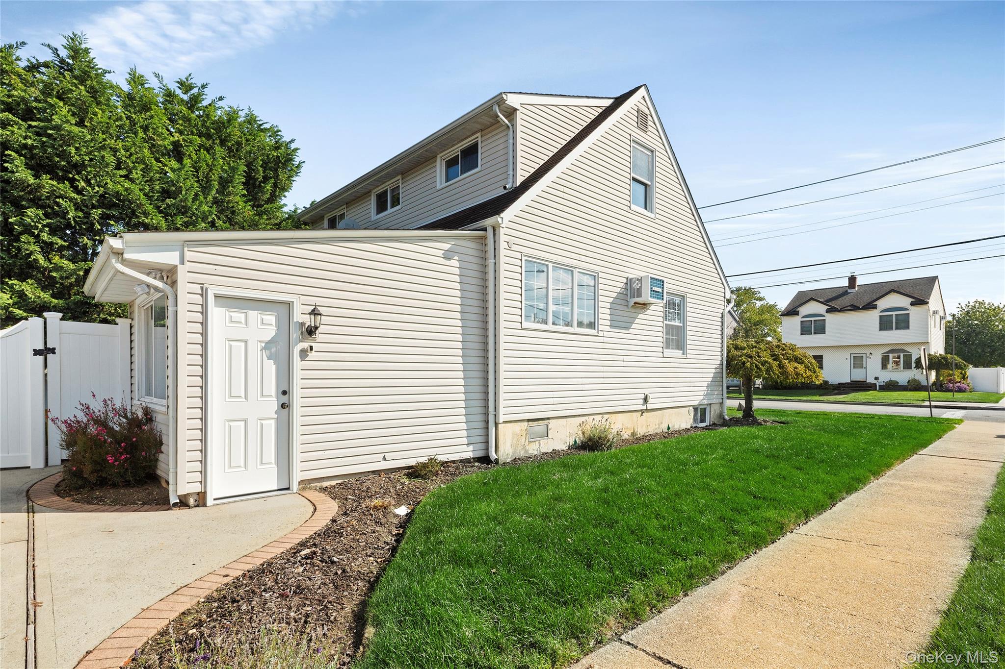 200 Forest Avenue — photo 4