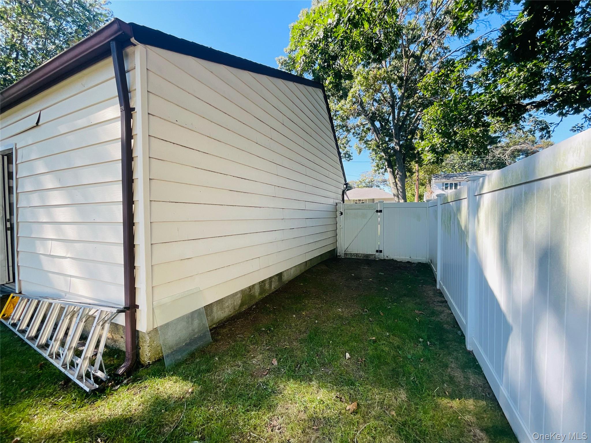 2306 Fowler Street — photo 27