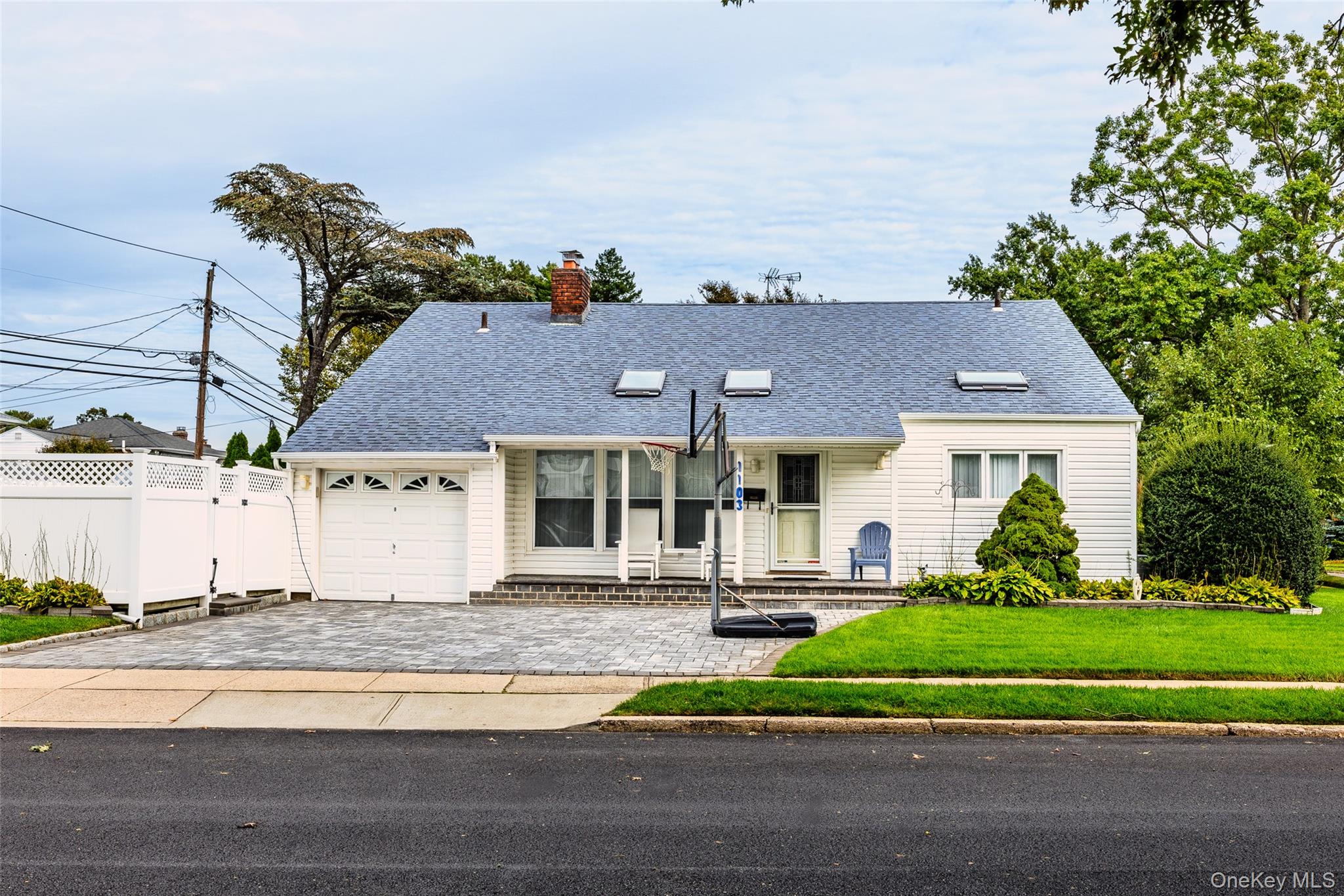 1103 Laux Place, Bellmore