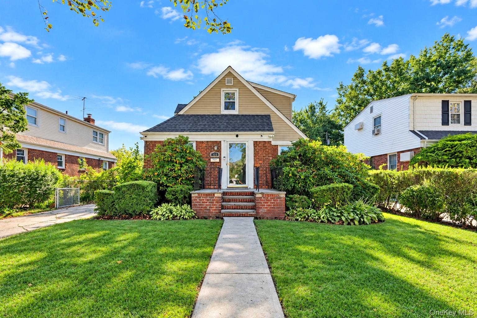 135 Sperry Boulevard, New Hyde Park