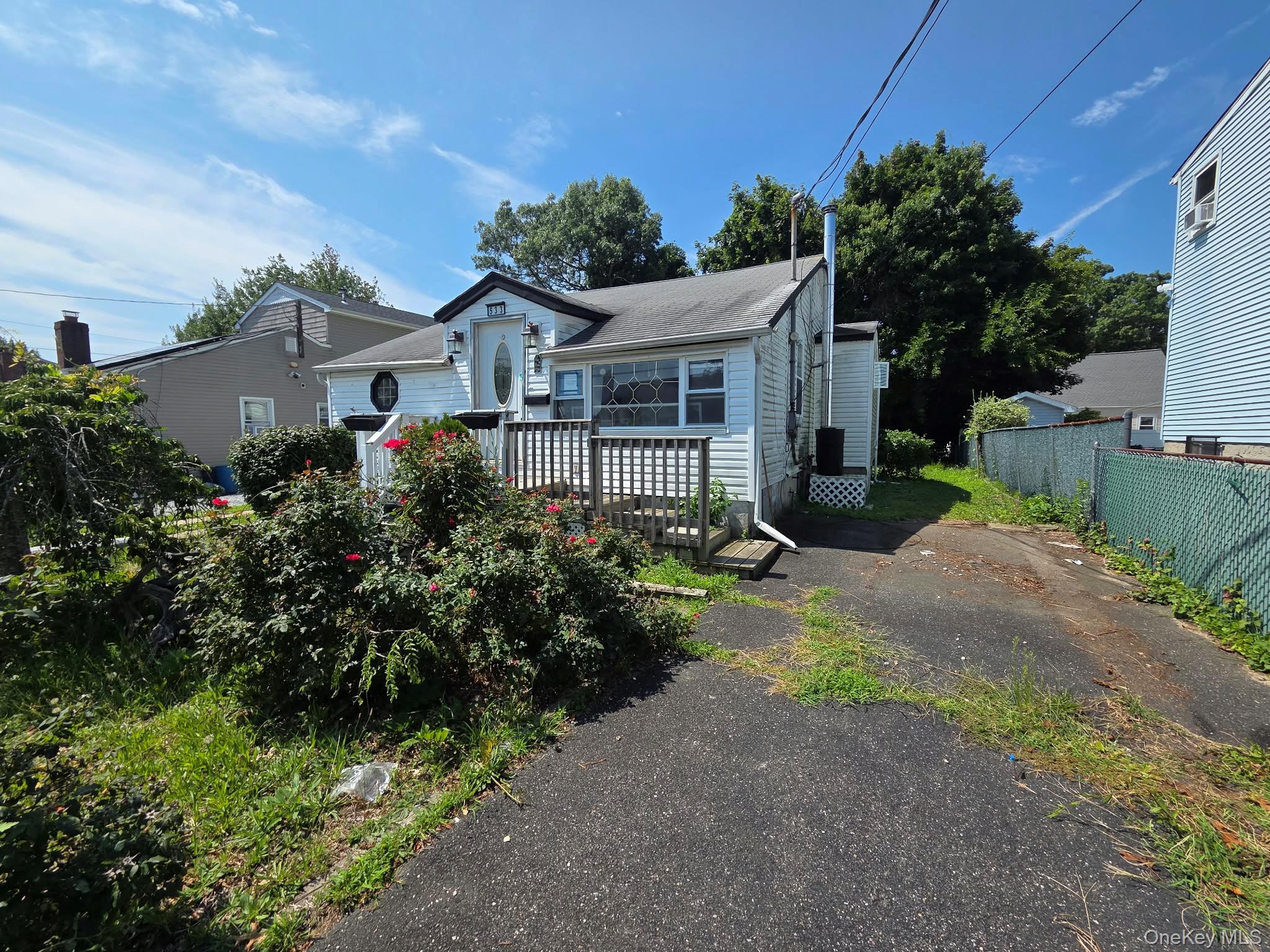 533 8th Street, Lindenhurst