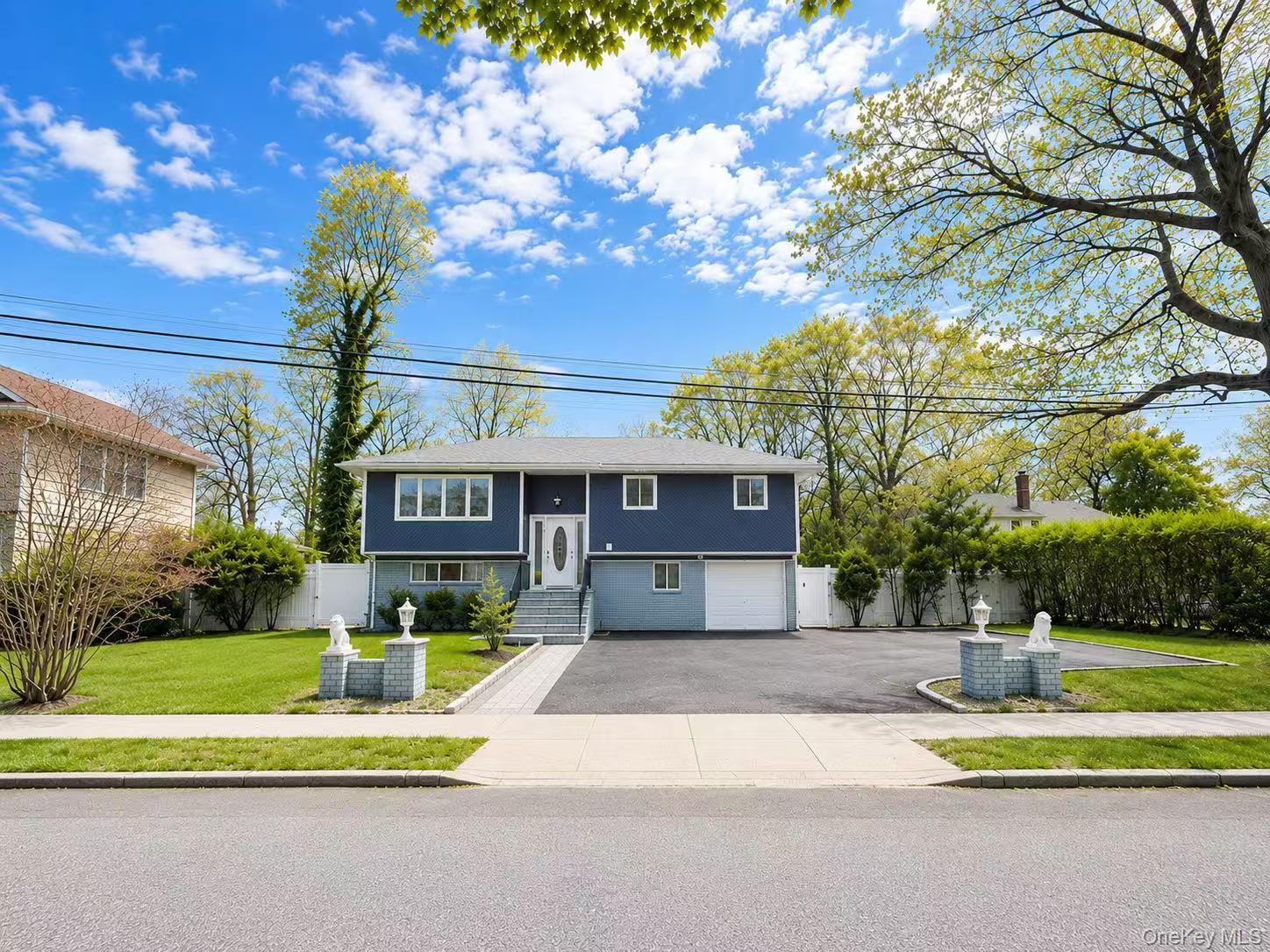 18 Park Drive, Syosset