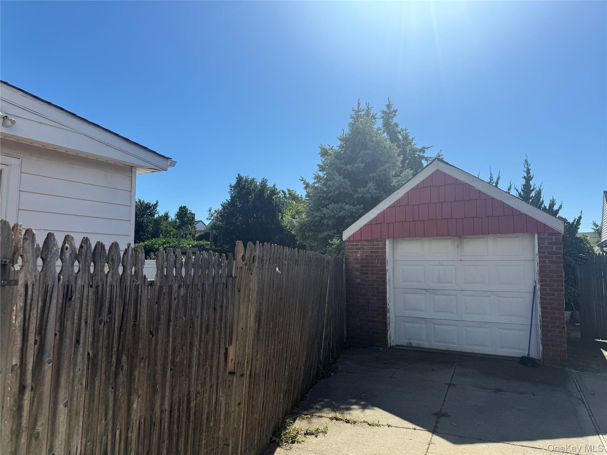 136 Henry Street — photo 3