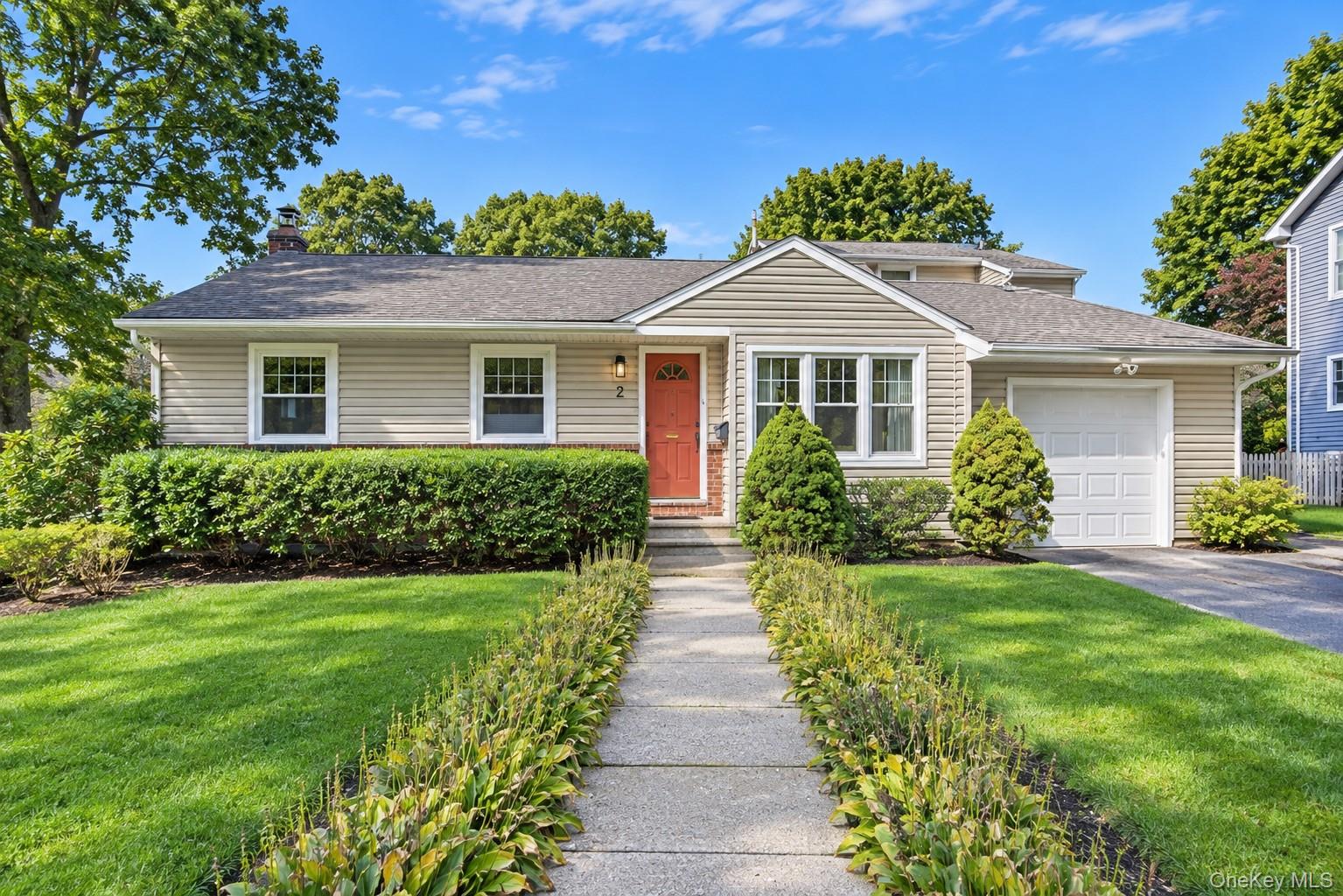 2 Milburn Lane, Huntington