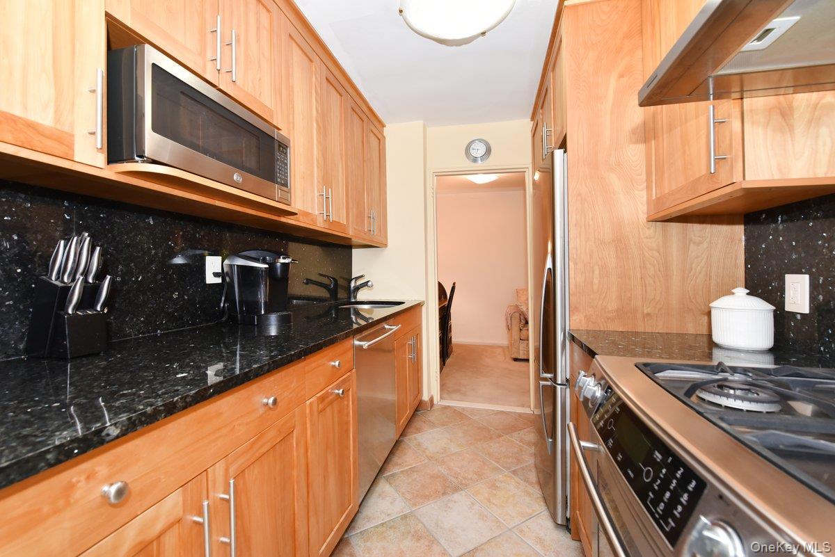6 Birchwood Court #3F — photo 8