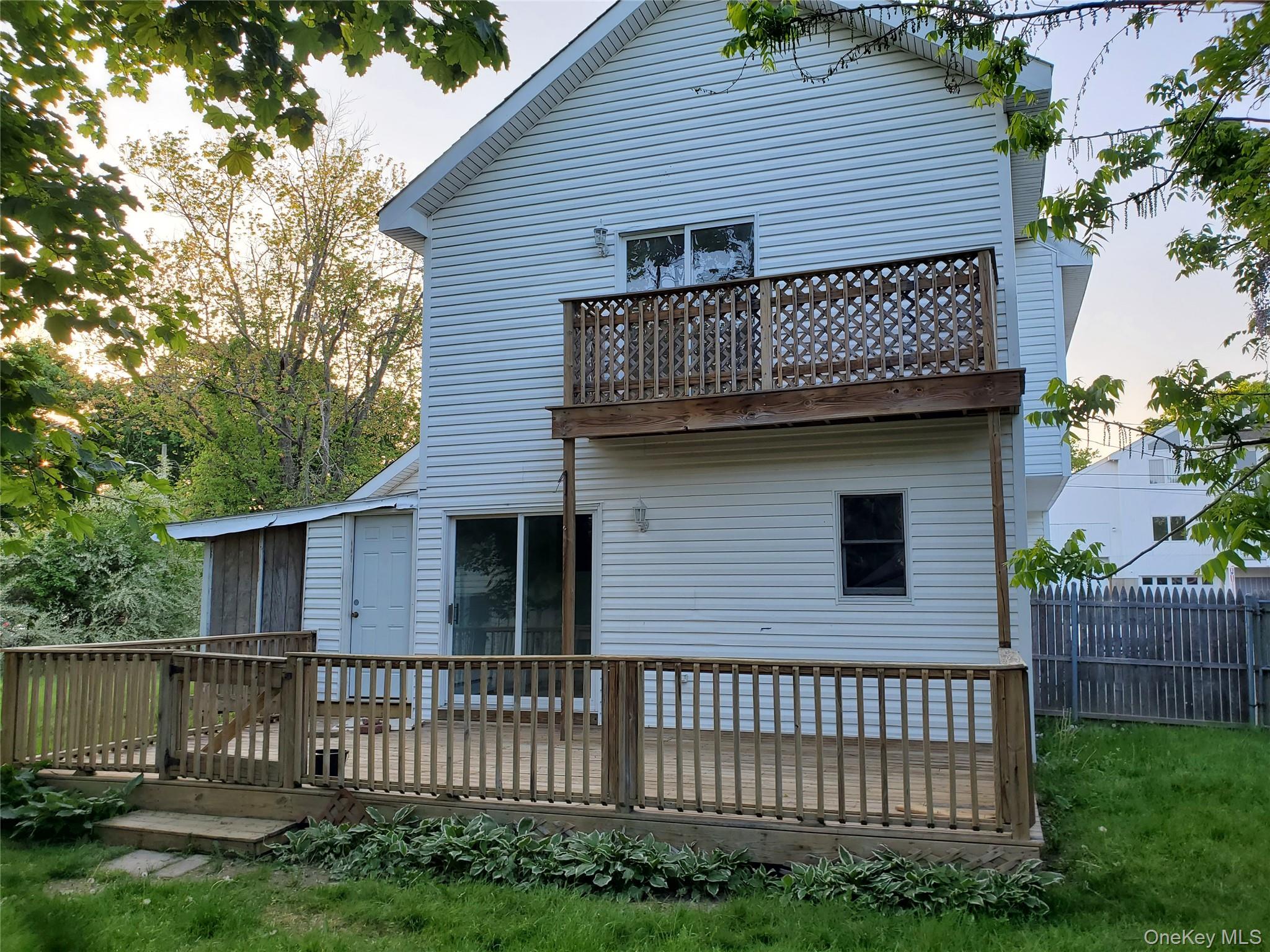 12 Narcissus Road — photo 2