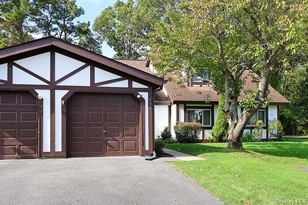 133 Fieldstone Court, Middle Island