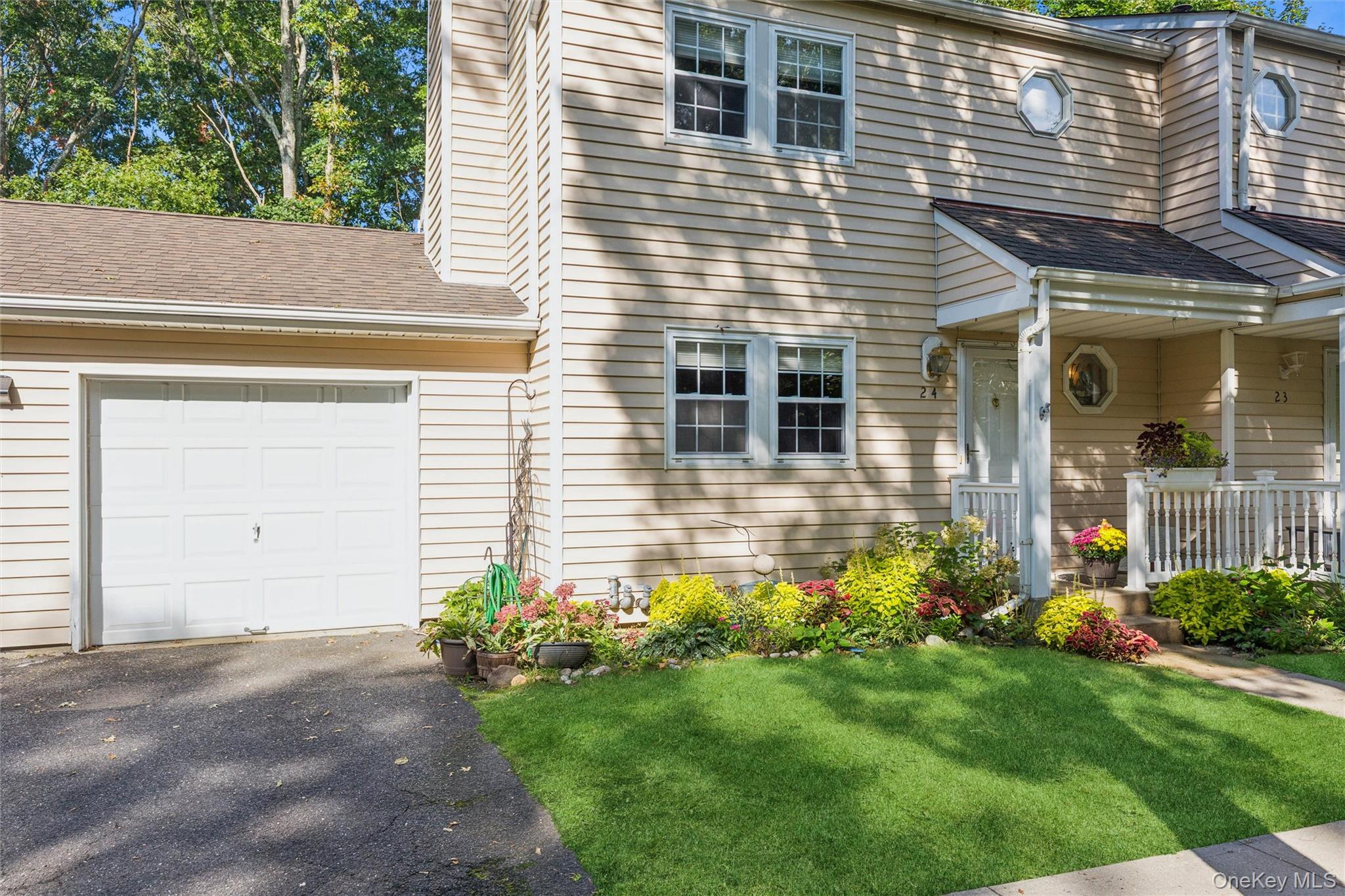 24 Huntington Commons — photo 31