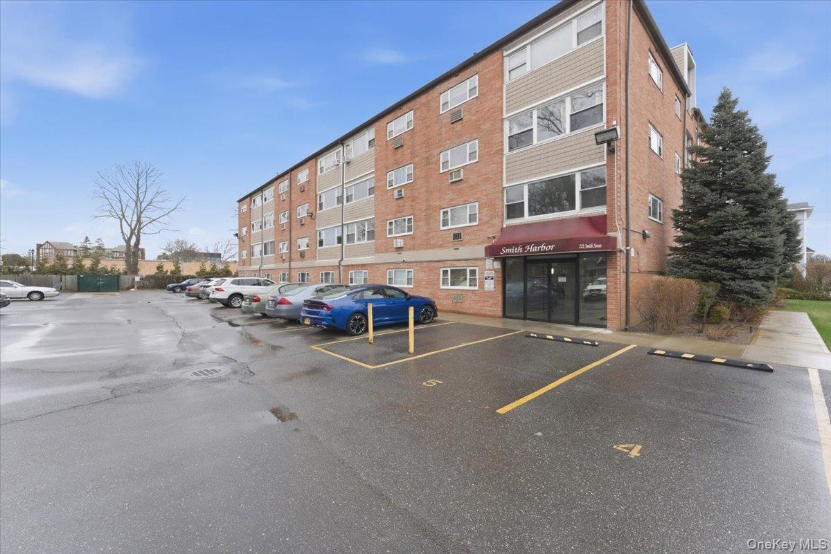 222 Smith Street #2E, Freeport