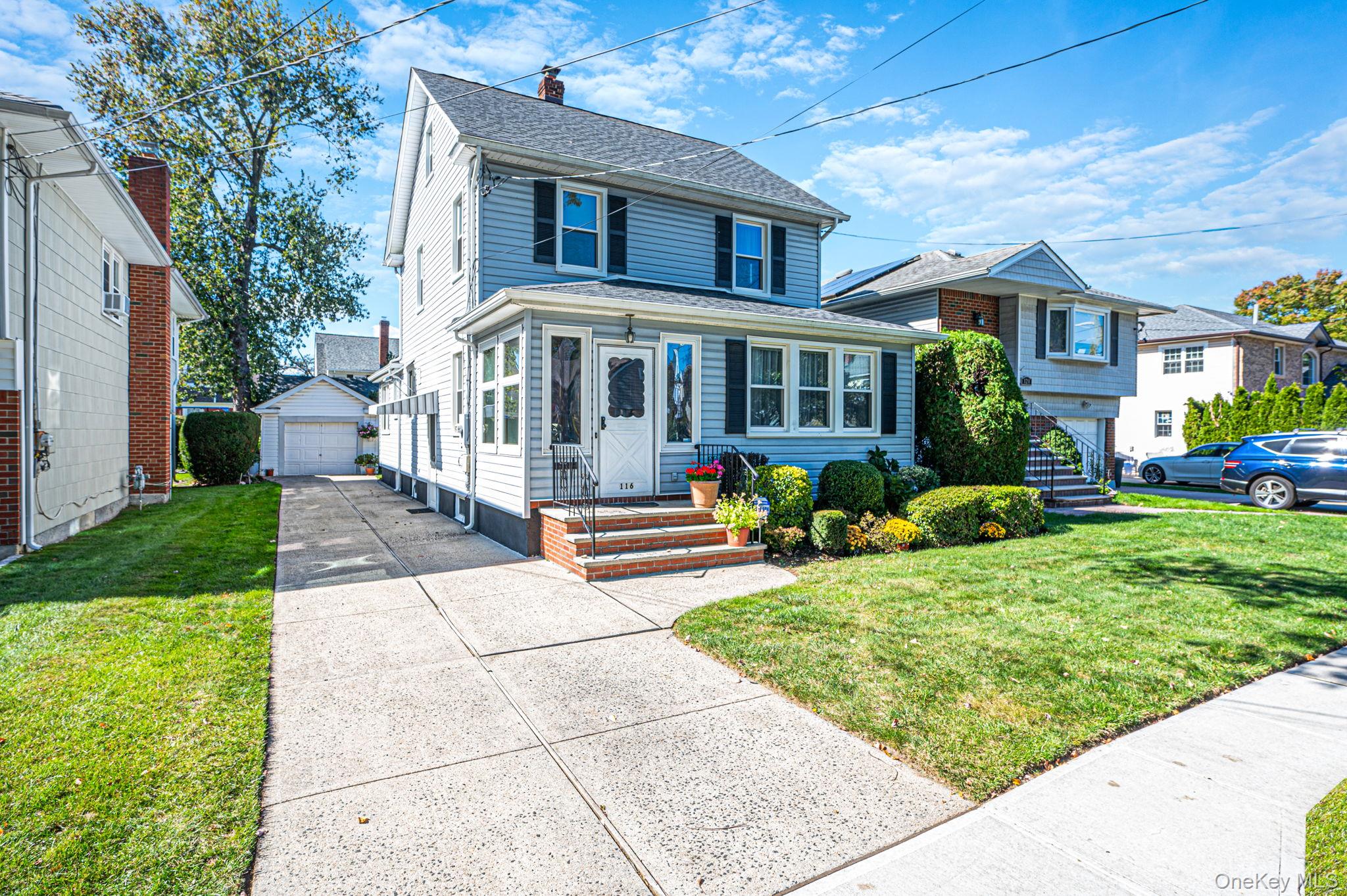 116 Hawthorne Avenue, Floral Park