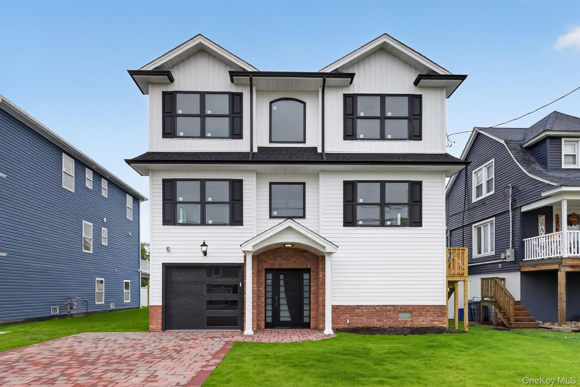 267 Roosevelt Avenue, Freeport
