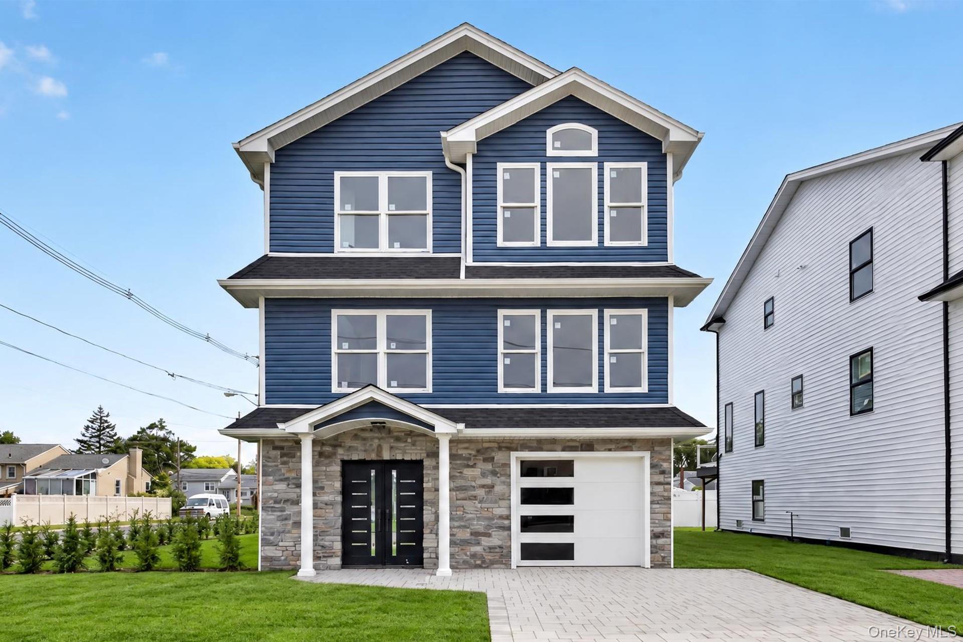 265 Roosevelt Avenue, Freeport