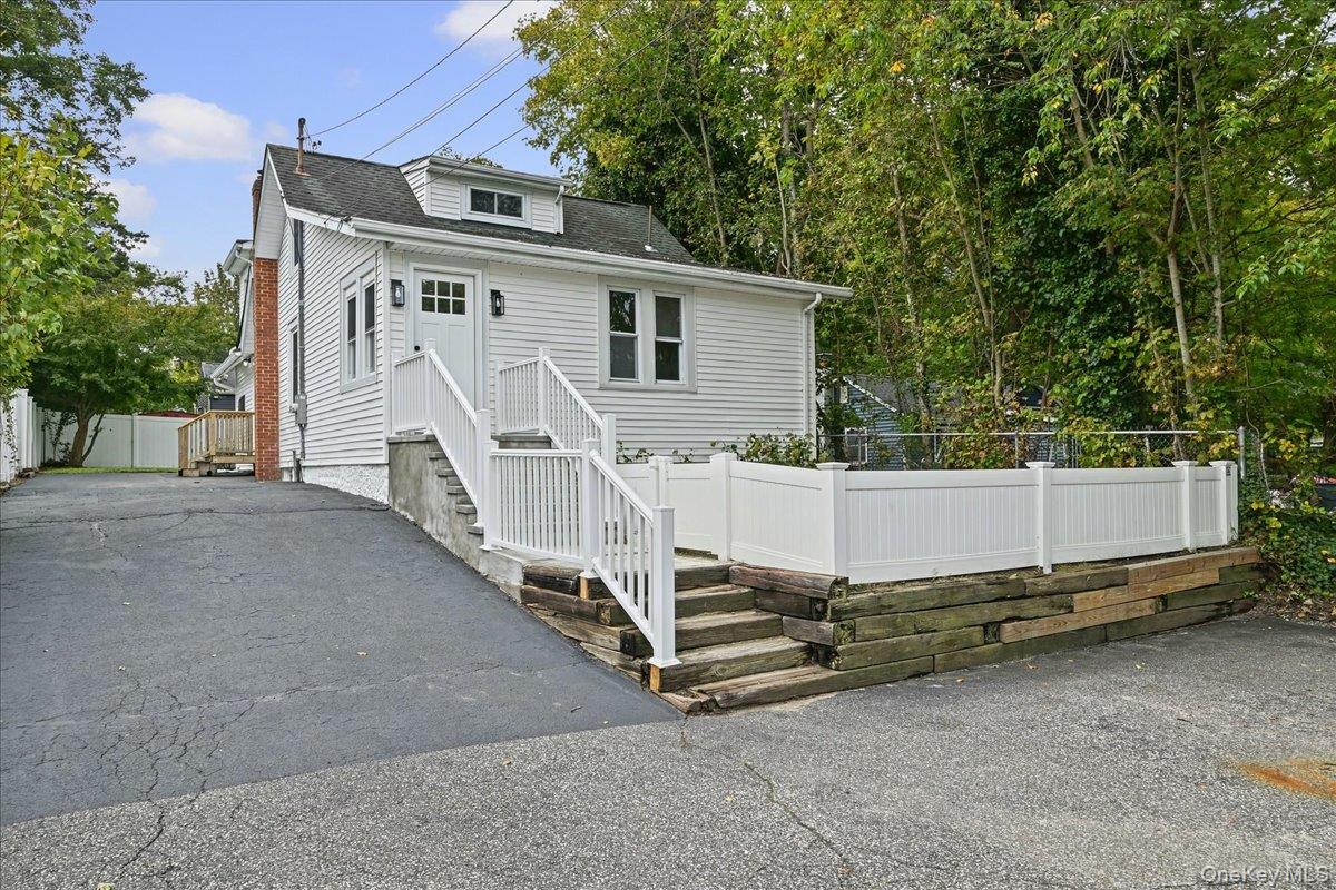 14 Corona Road, Sound Beach