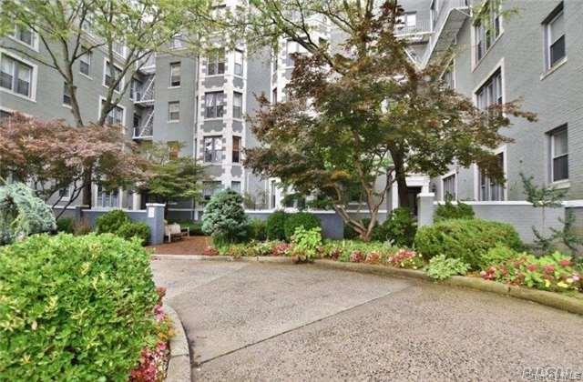1185 BROADWAY #4E, Hewlett