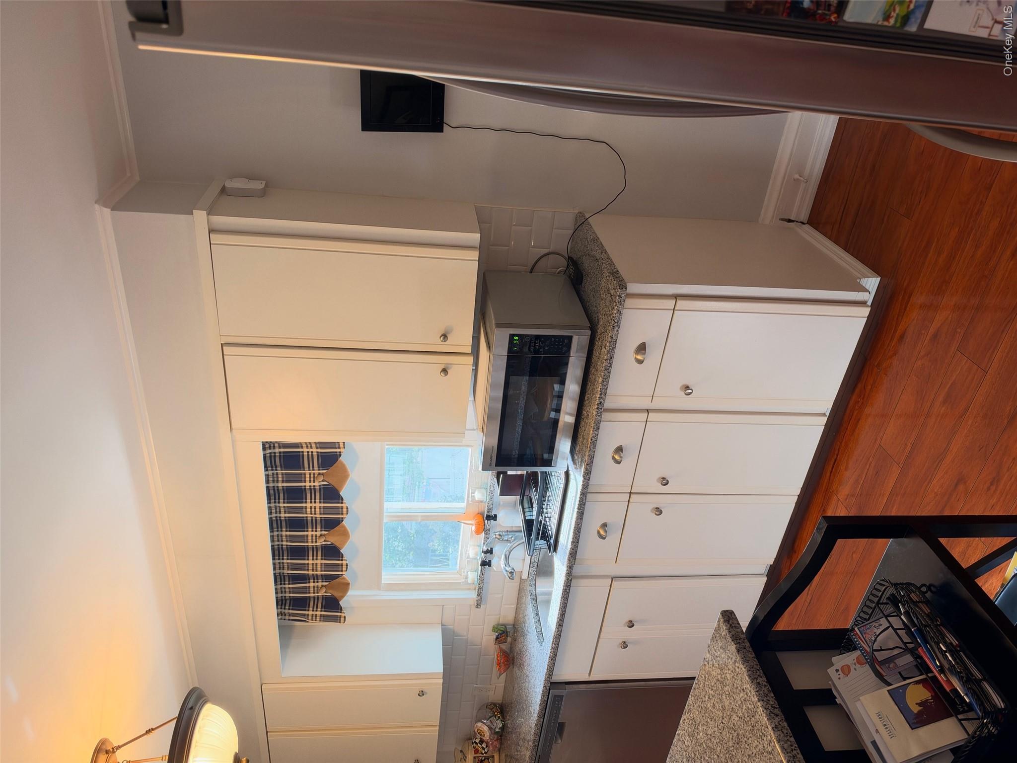 992 Davison Place — photo 15