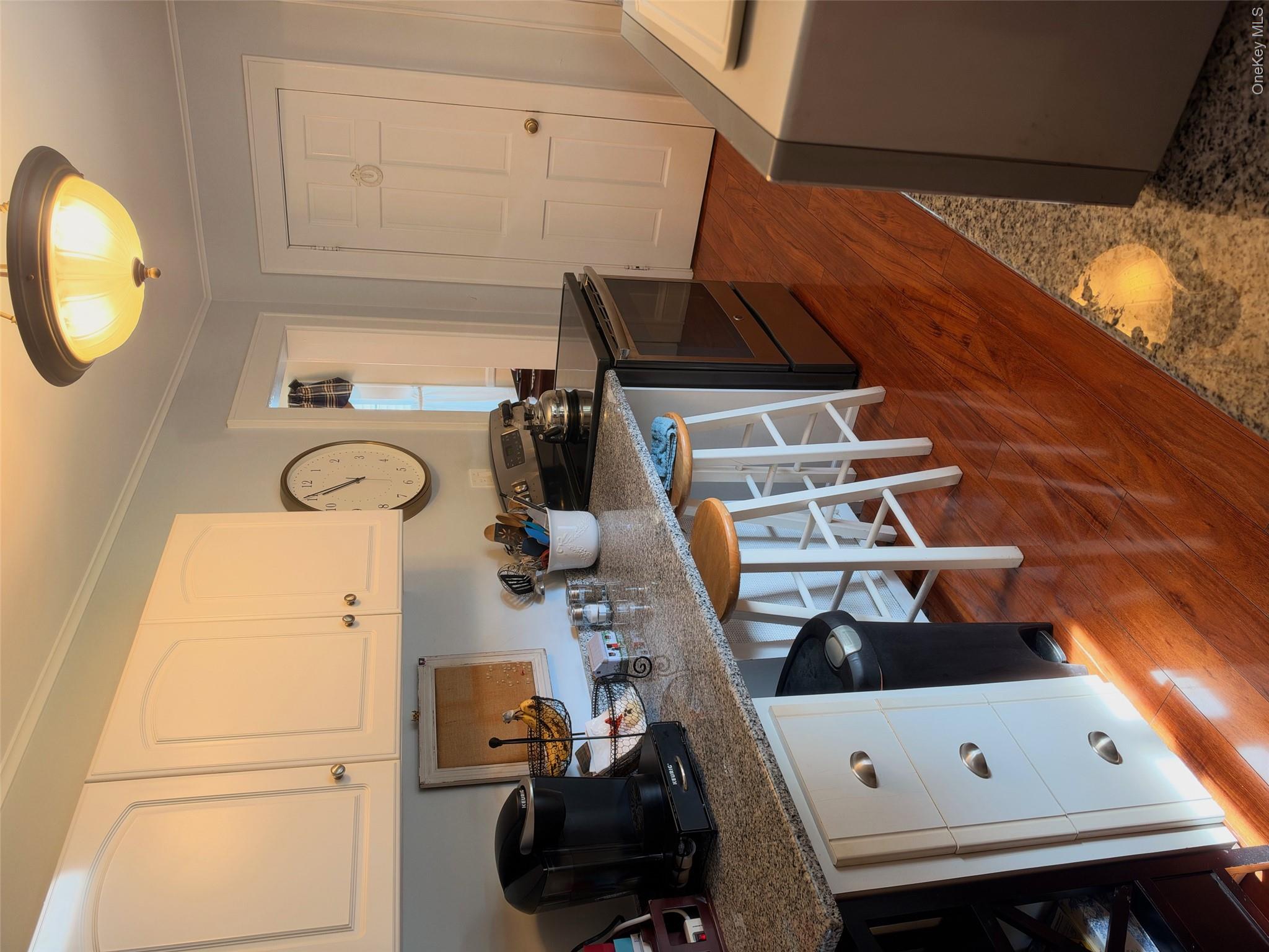 992 Davison Place — photo 16