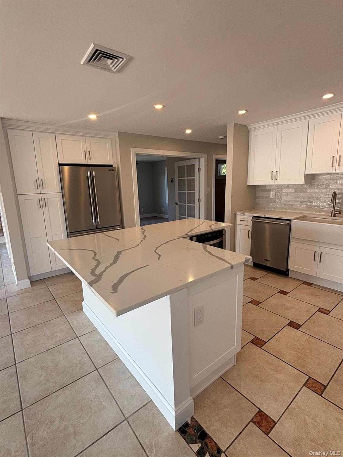 35 adams Avenue — photo 11