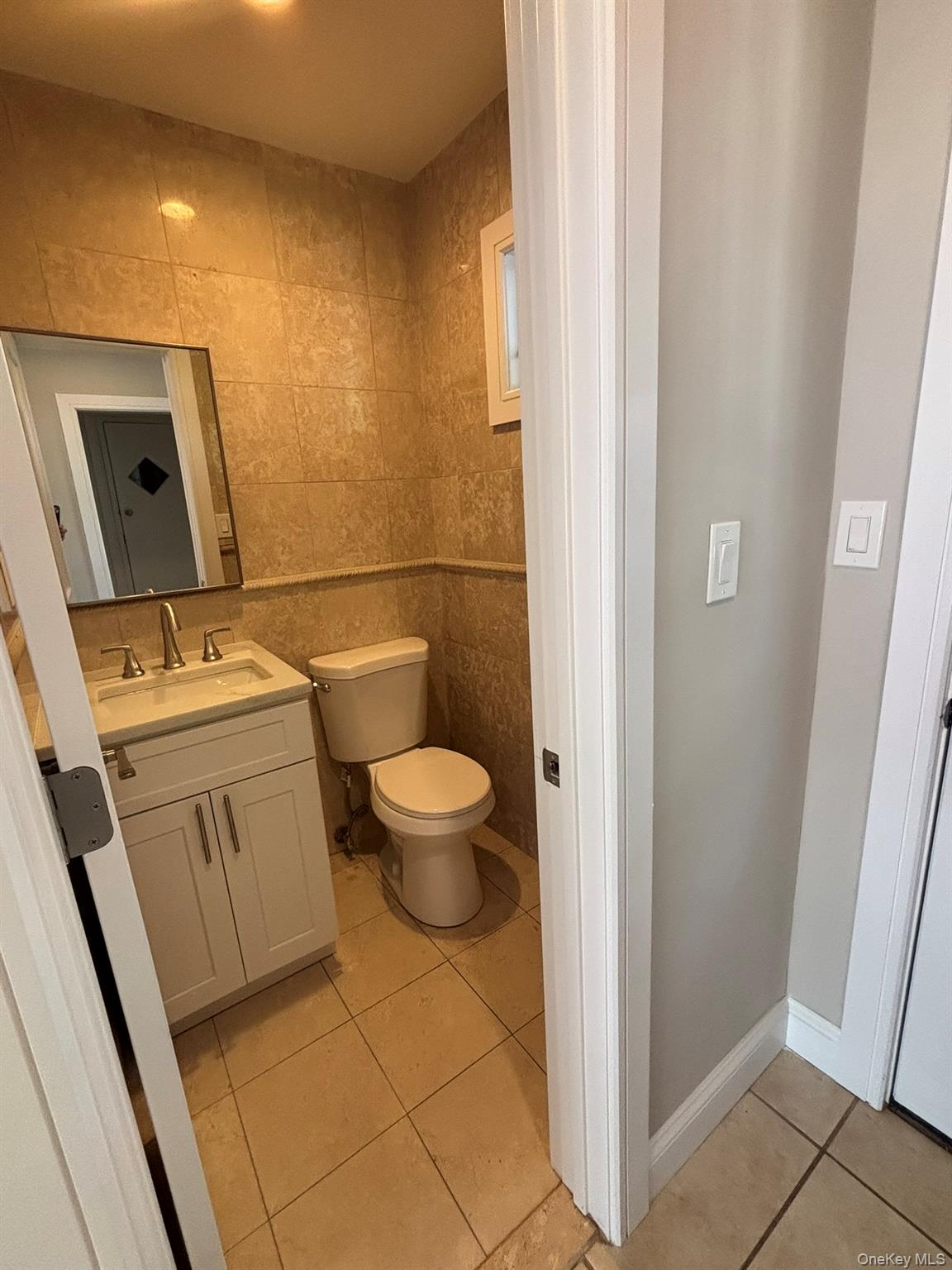 35 adams Avenue — photo 13
