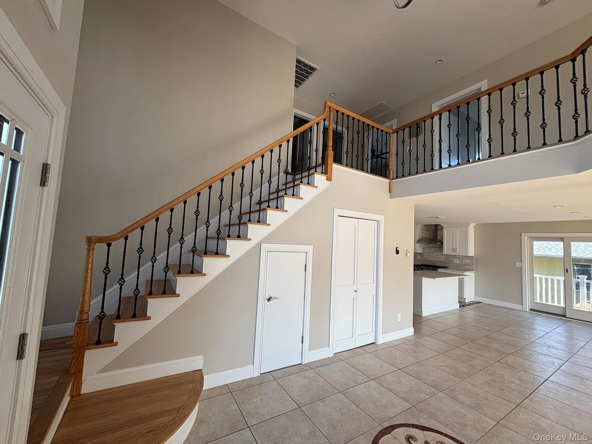 35 adams Avenue — photo 15