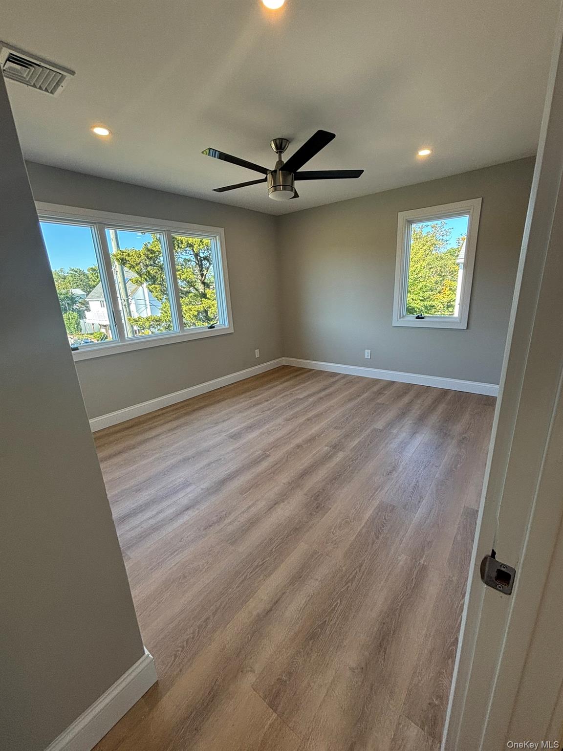 35 adams Avenue — photo 16